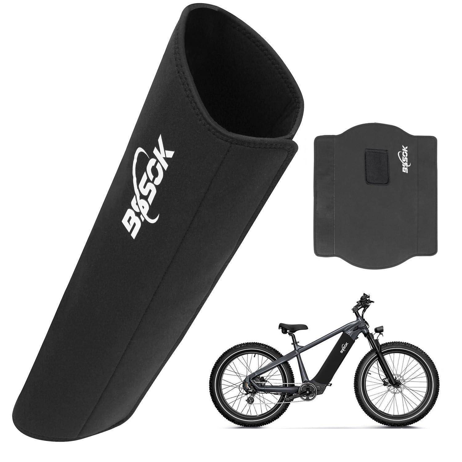 Schwarze Neopren-Fahrradbatterieabdeckung und Rahmentasche, die bei einem E-Bike gezeigt wird, zum Schutz oder zur Isolierung der Fahrradbatterie verwendet.