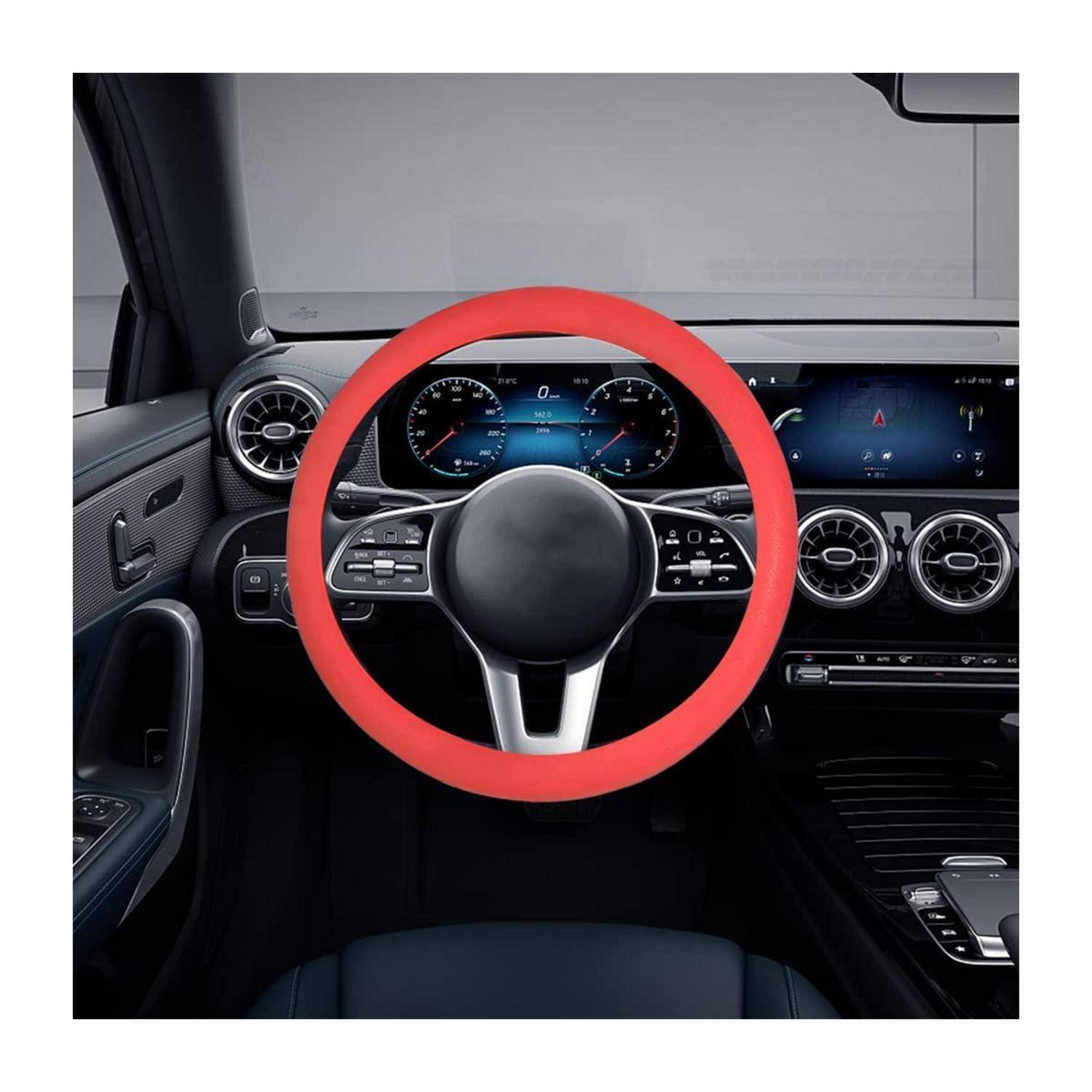 Autoinnenraum mit hervorgehobenem Lenkrad vor einem digitalen Armaturenbrett und zentralen Lüftungsdüsen.