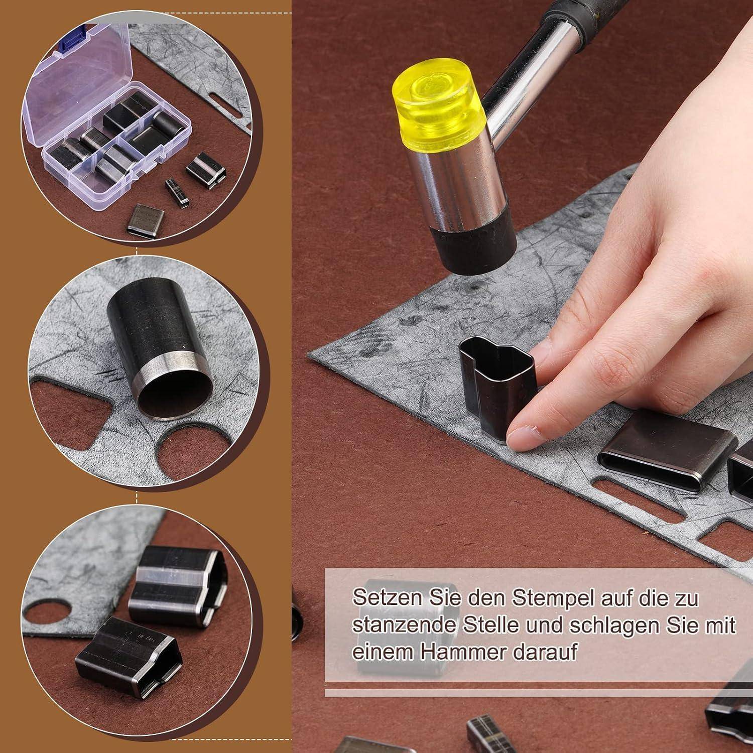 Die Hände verwenden einen Hammer und einen Metallpunsch, um ein gekrümmtes Metallstück zu formen; eingefügte Kreise zeigen die Werkzeugteile und fertig gebogene Clips.
