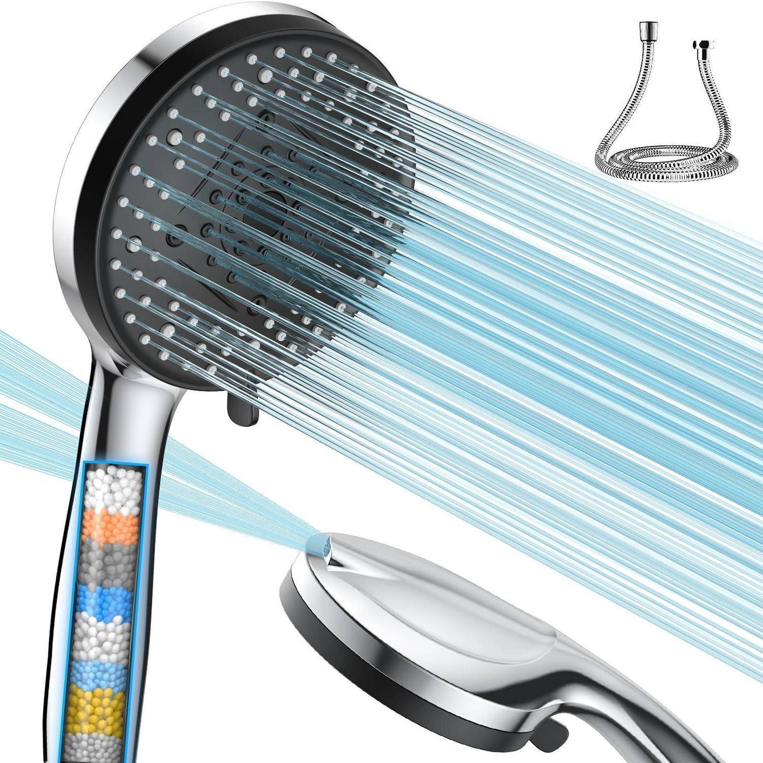Chromglanzende tragbare Brausekopf mit mehreren Wasserstrahlen, mit Ausschnitt der flexiblen Schlauchverbindung.