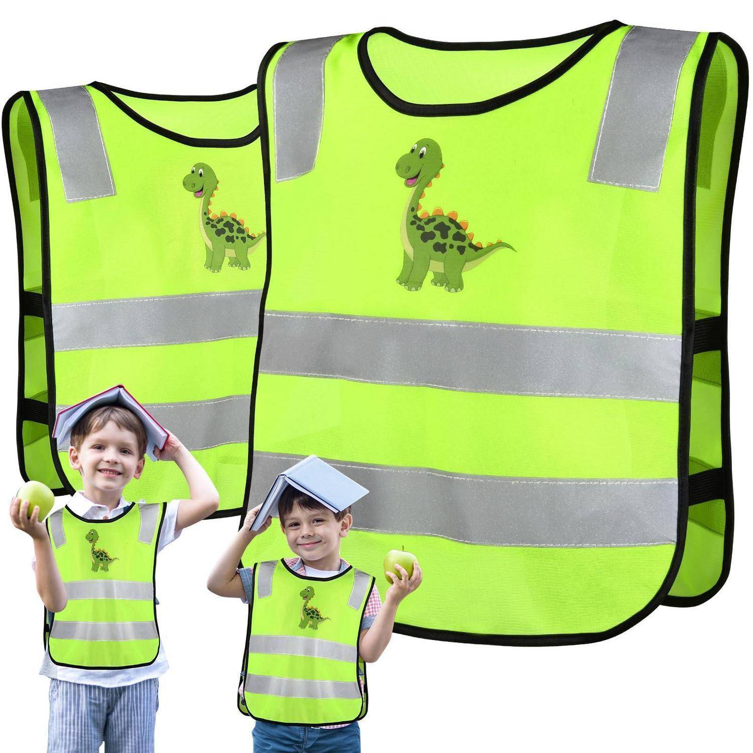 Zwei kindergrößengerechte neongelbe Sicherheitswesten mit reflektierenden Streifen und Dinosaurier-Logo, gezeigt mit zwei Kindern, die passende Westen und Hüte tragen, während sie Äpfel halten.
