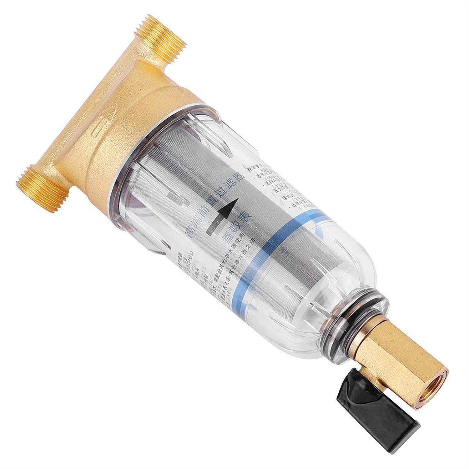 Klarer Inline-Wasserfilter mit Messingeinlass- und Auslassanschlüssen und einem schwarzen Ablassventil, dargestellt vor weißem Hintergrund.
