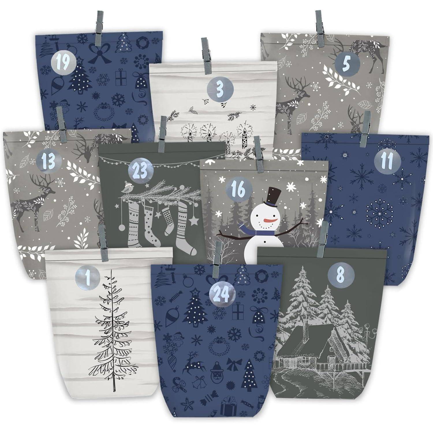 Sortierte Weihnachts-Adventskalender-Beutel nummeriert 1 bis 24 mit Winter- und Feiertagsdesigns, einschließlich eines Schneemanns, Baum, Strümpfe und Haus.
