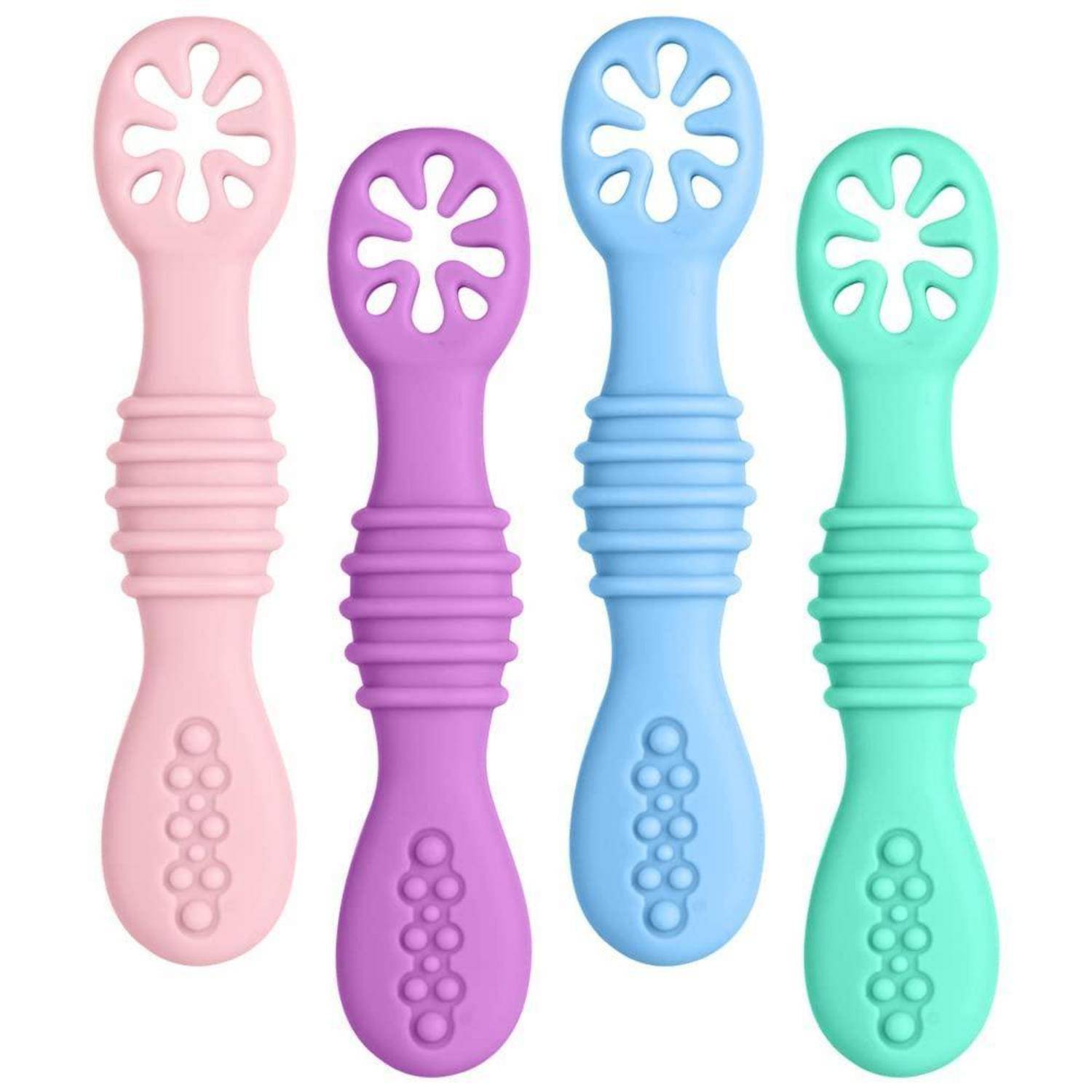 Vier bunte Silikon-Kauartikel für Babys in Rosa, Lila, Blau und Minzgrün, jeweils mit einer blumenförmigen Oberseite und strukturierten Griffflächen.