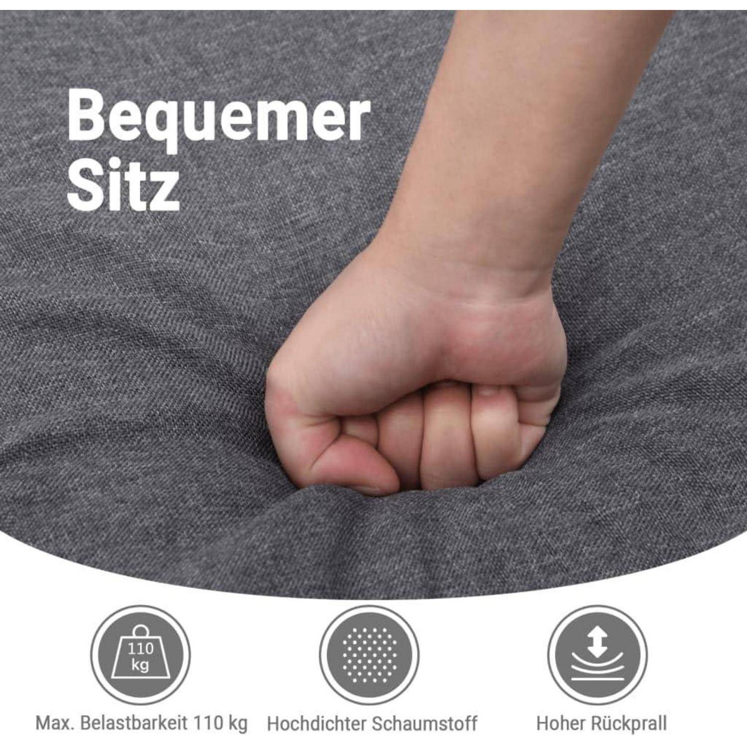 Hand drückt in ein graues Kissen mit der Aufschrift „Bequemer Sitz