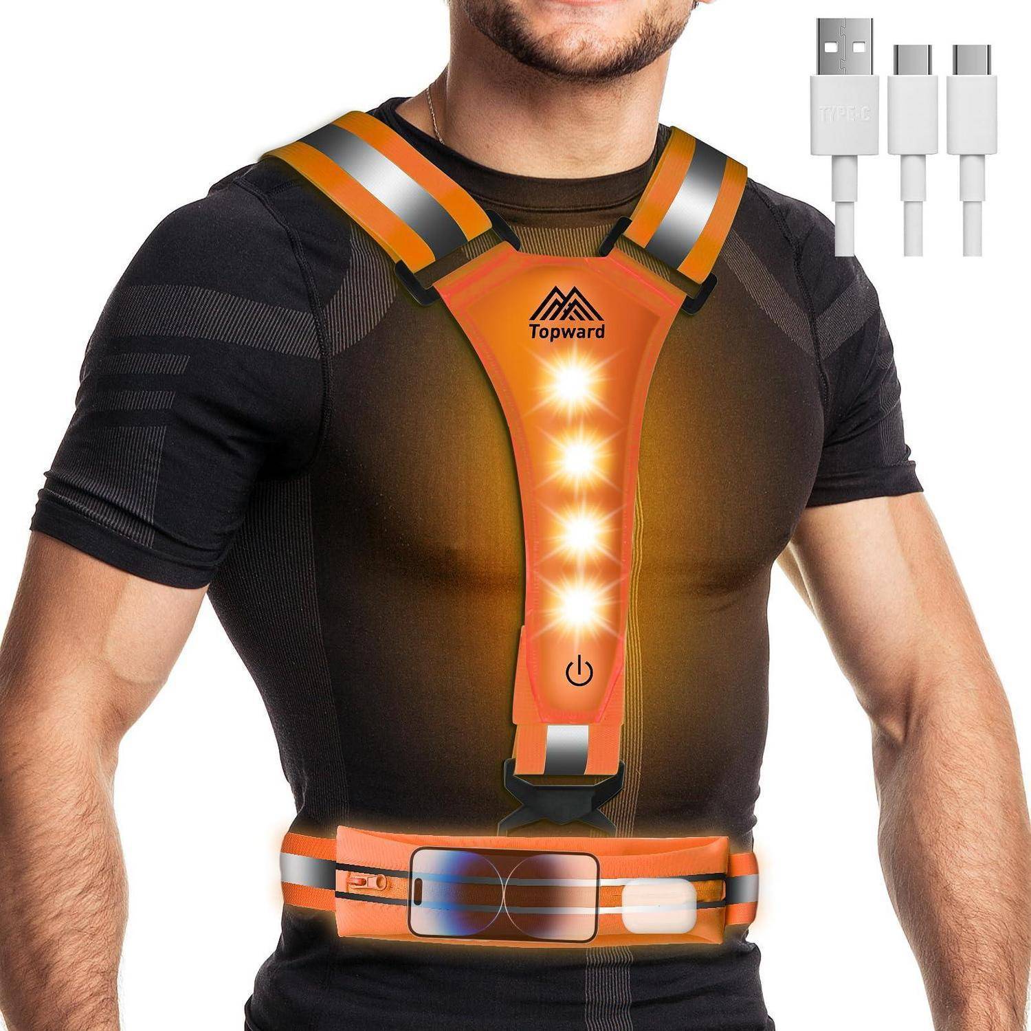 Mann mit einer orangefarbenen beheizten Weste mit leuchtenden Brustlichtern und einem Batteriepack-Gürtel, dargestellt mit mitgelieferten USB-Ladekabeln.