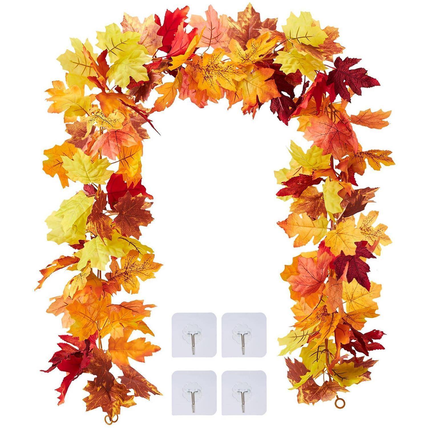Herbstlaubgirlande in Orange, Gelb und Rot, in U-Form angeordnet, mit vier kleinen Aufhängeклипсы darunter gezeigt.