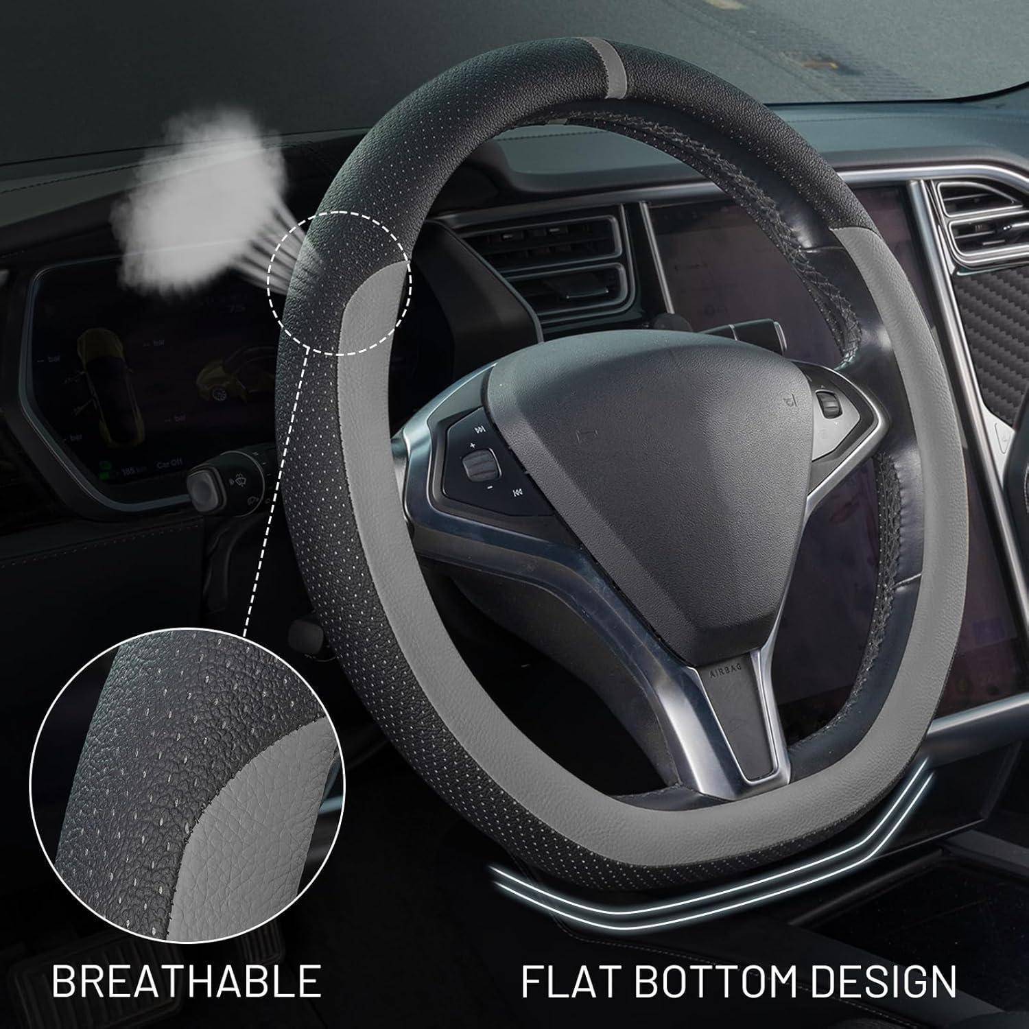 Nahaufnahme eines Autolenkrads mit strukturiertem, atmungsaktivem Griff und Flat-Bottom-Design; die Vergrößerung zeigt das Material und hebt die Atmungsaktivität hervor.