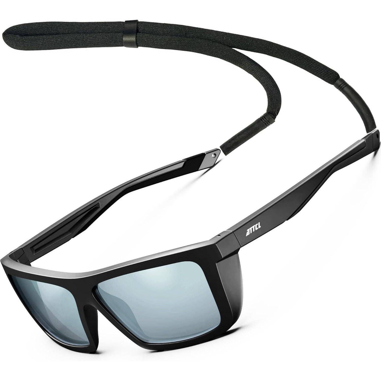Schwarze Wraparound-Sonnenbrille mit blauen verspiegelten Gläsern und einem Halsband zum Umhängen auf weißem Hintergrund.