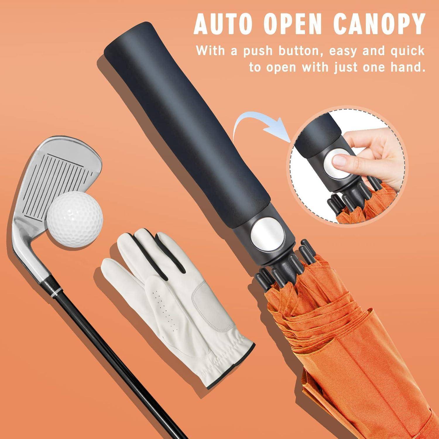 Golfschirm mit automatischer Öffnungstaste, gezeigt mit einer Hand, die den Freigabeknopf drückt; daneben sind ein Golfschläger, ein Ball und ein Handschuh auf orangefarbenem Hintergrund.