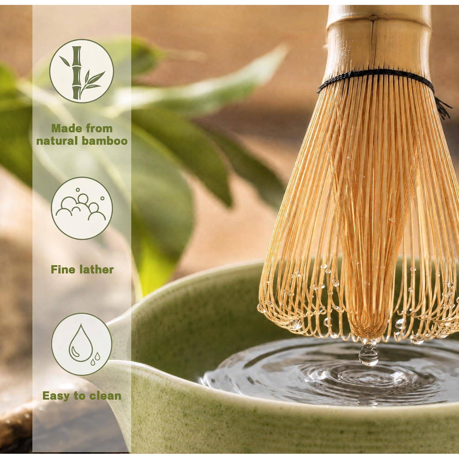 Bamboo-Schneebesen über einer Wasserschüssel, mit Symbolen und Text, auf dem „Aus natürlichem Bambus gefertigt", „Feiner Schaum"" und „Leicht zu reinigen"" steht.