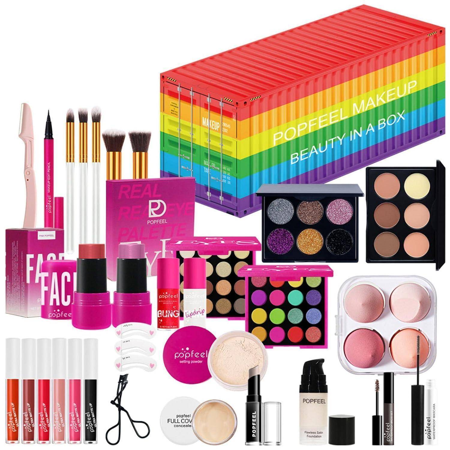 Sortierte Popfeel-Make-up-Produkte, einschließlich Paletten, Lippenstifte, Pinsel, Mascara, Concealer und falsche Wimpern, arrangiert als Kosmetik-Set.