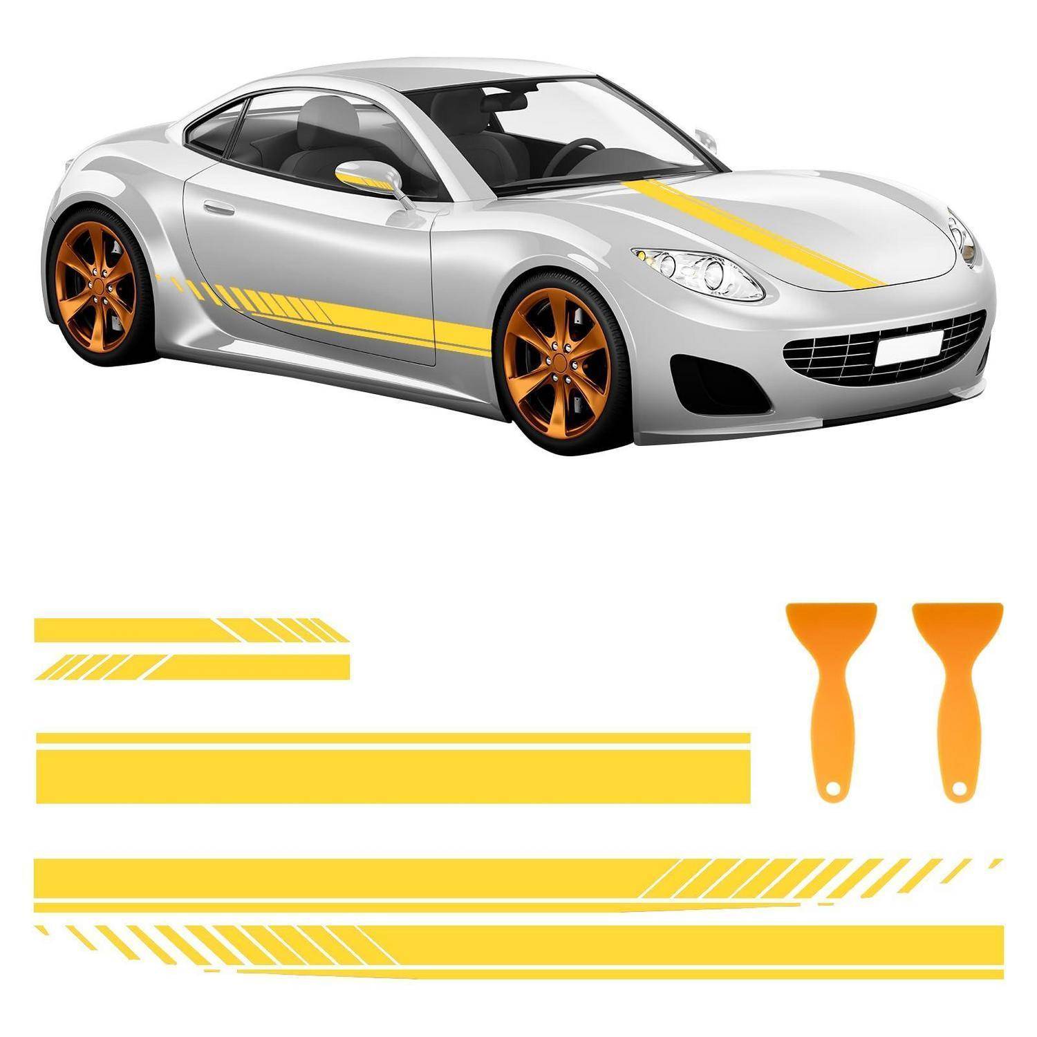 Silberner Sportwagen mit gelben Rennstreifen und orangefarbenen Rädern, dargestellt über passenden gelben Aufklebern und Zierleisten-Grafiken für ein Auto-Customization-Design.