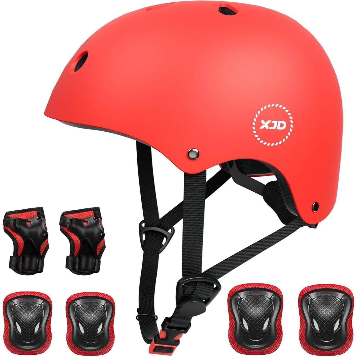 Roter Schutzhelm mit Kinnriemen und vier passenden schwarz-roten Schutzpolstern, dargestellt als Sportausrüstungsset.