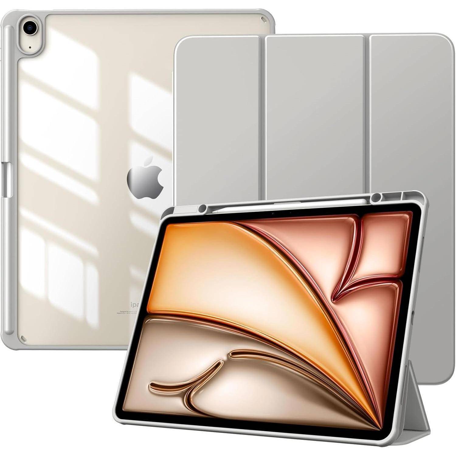 Zwei Apple iPads dargestellt, eine Rückansicht und eine Vorderansicht mit Schutzhülle und Ständer, zeigen silber- und goldfarbene Ausführungen.