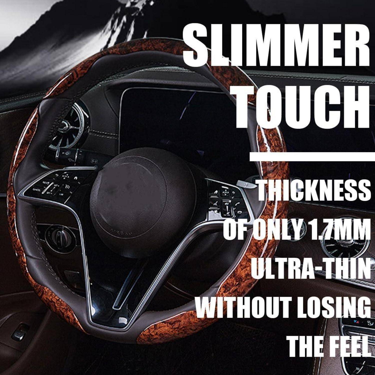 Nahaufnahme einer Autolenkradabdeckung mit Holzmaserungsbesatz, überlagert mit Werbetexten für „SLIMMER TOUCH" und „DICKE VON NUR 1,7 MM ULTRA-DÜNN OHNE GEFÜHLSVERLUST"".