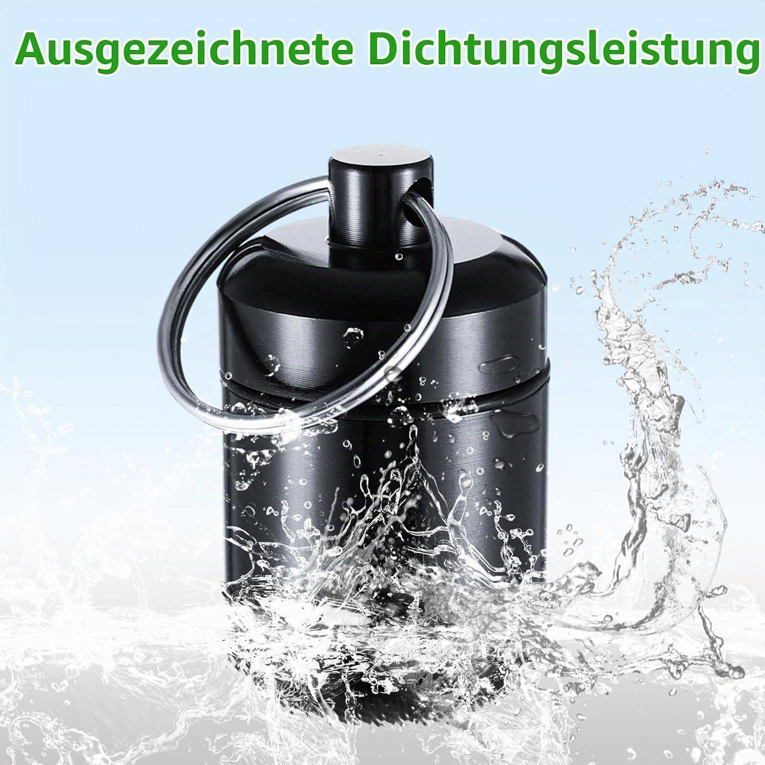 Schwarzer zylindrischer Behälter mit Schläuchen, die von Wasser bespritzt werden, um 