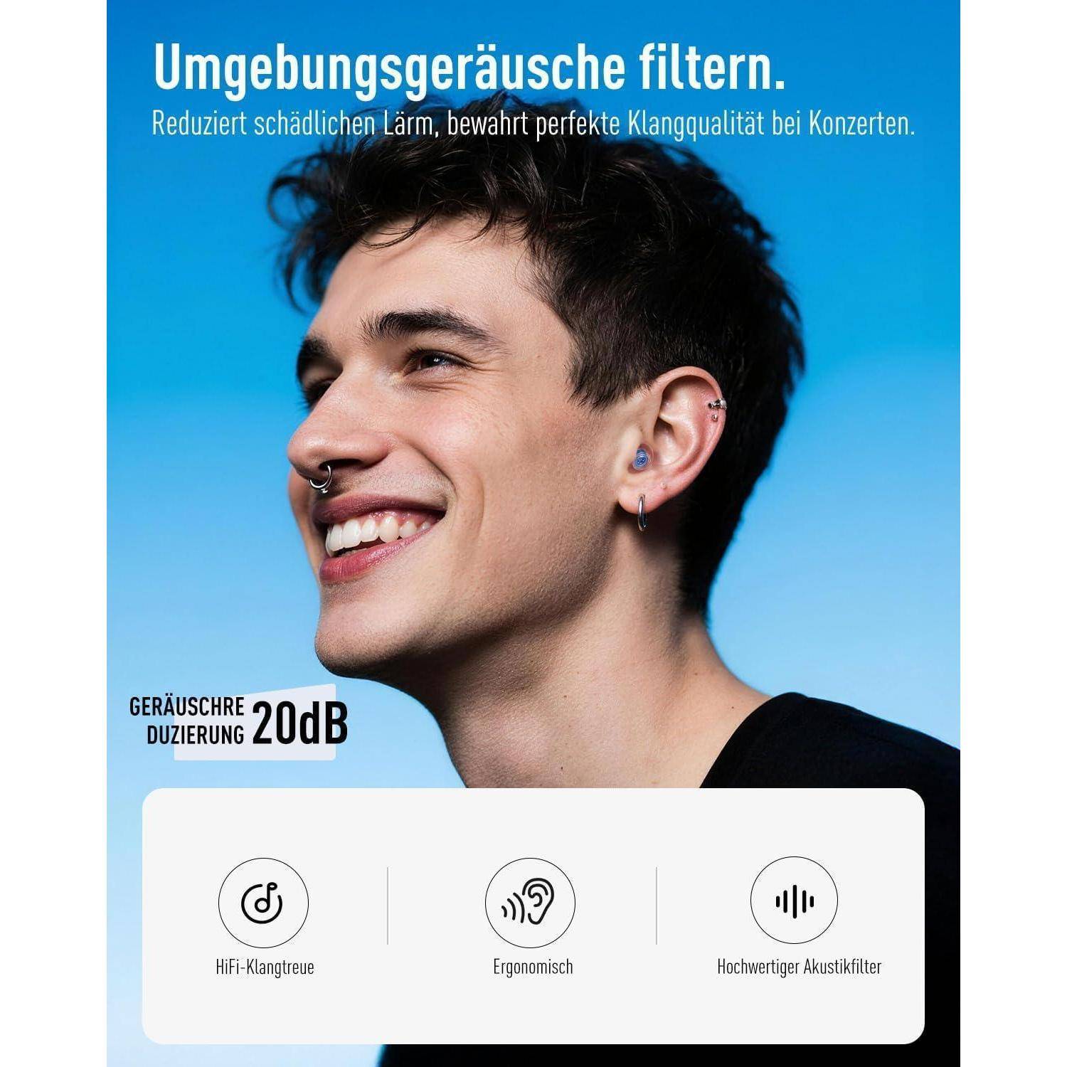 Junger Mann lächelnd mit In-Ear-Kopfhörern, mit deutschem Text, der Lärmfilterung und 20 dB Lärmreduktion für Konzerte bewirbt, plus drei Feature-Symbole.