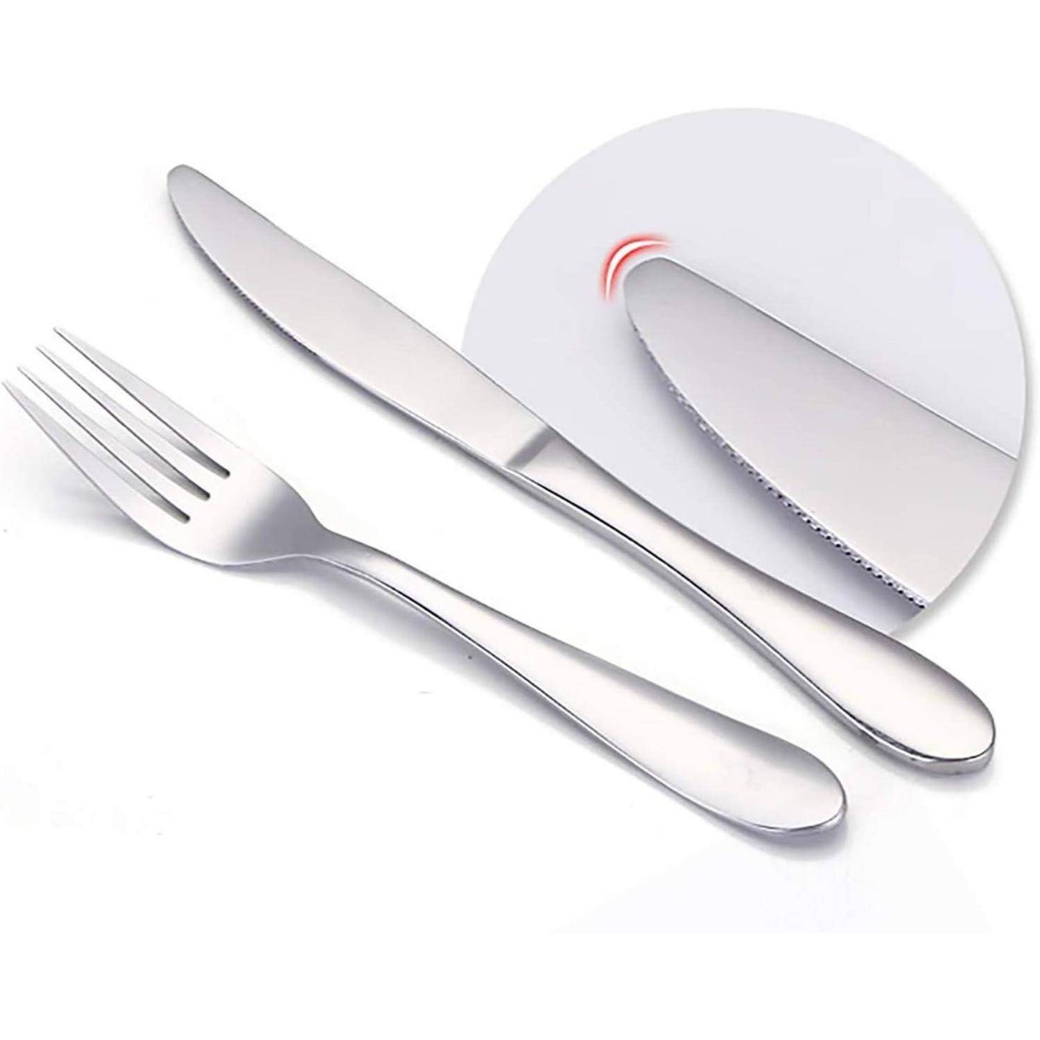 Besteck-Set aus Edelstahl mit Gabel und Messer auf weißem Hintergrund, mit einer kreisförmigen Einfassung, die die Messerkante hervorhebt.
