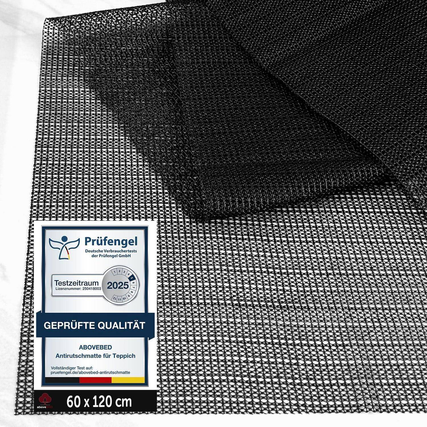 Schwarze Antirutschmatte oder Teppichunterlage in Rollenform mit Produktetikett, das „GEPRÜFTE QUALITÄT
