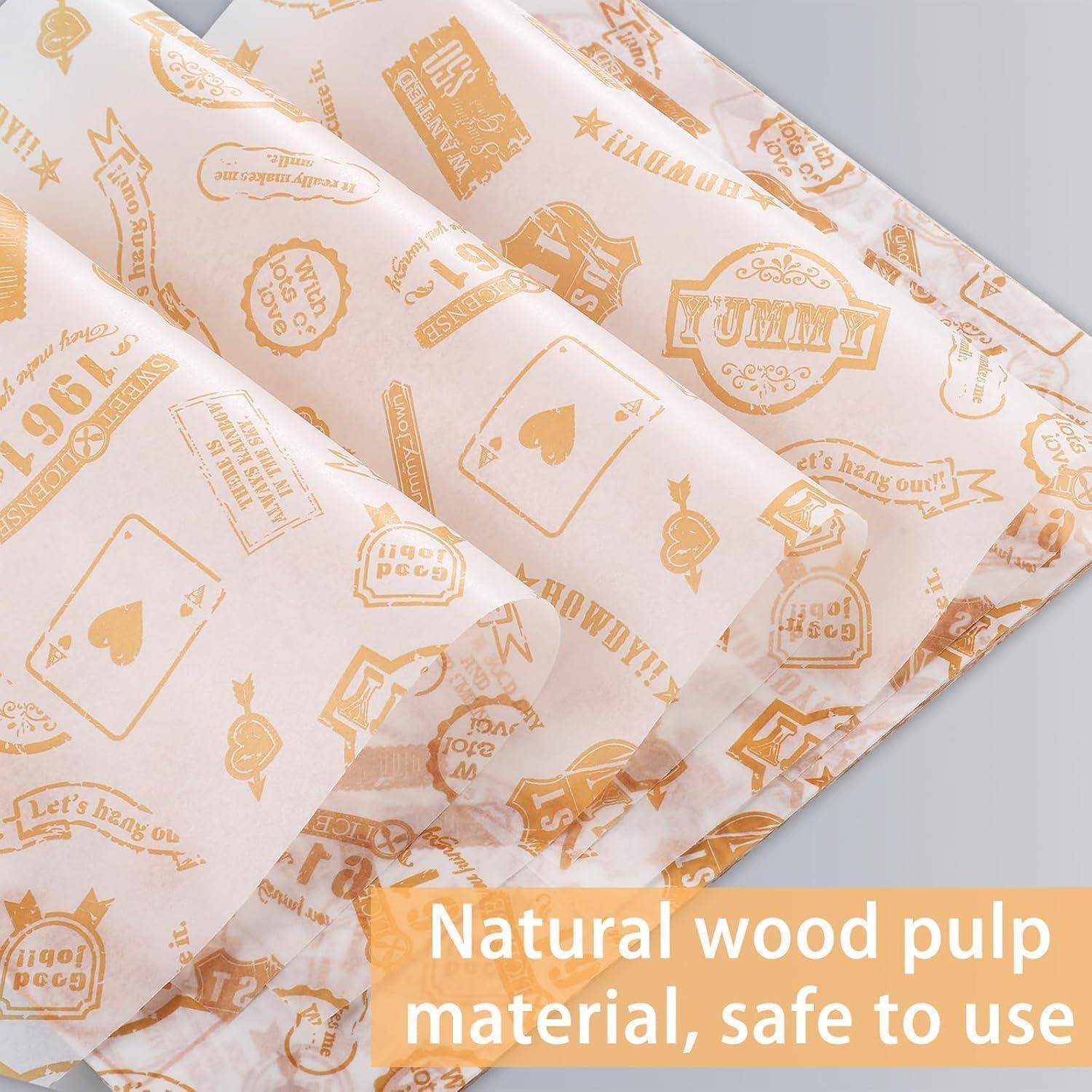Gemusterte weiße pergamentartige Verpackungsblätter mit goldenen Casino-Stil-Symbolen und dem Text „Naturholzfaserstoff, sicher zu verwenden