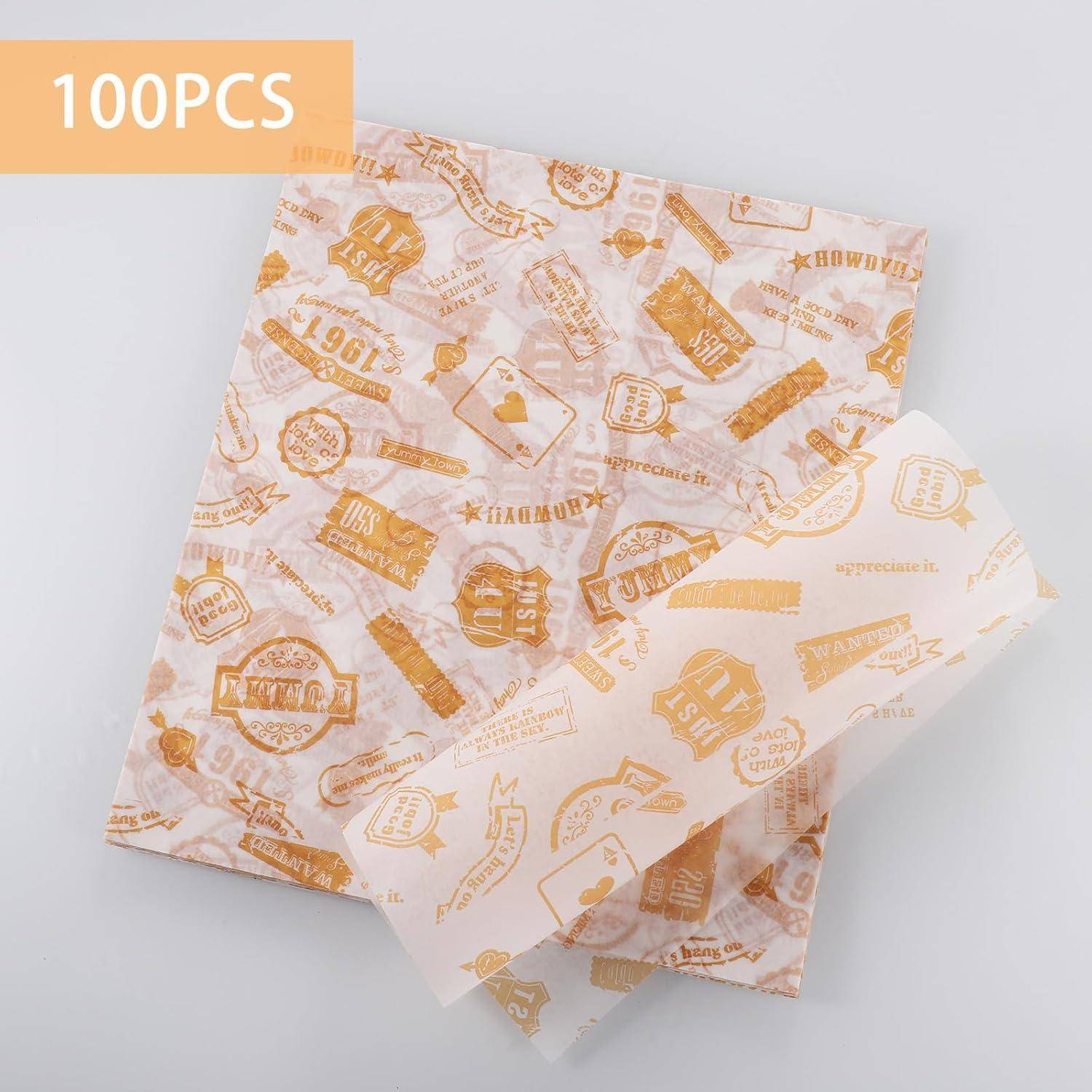 100er-Set aus durchscheinenden weißen Papierblättern mit gedruckten orangefarbenen Dekorationslogos und Text