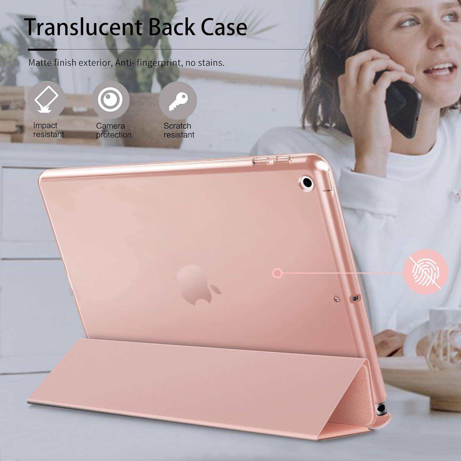 Die Anzeige zeigt eine rosegoldfarbene Tablet-Schutzhülle mit Ständer, mit der Bezeichnung „Durchscheinende Rückseite", die eine matte Oberfläche, Schutz vor Fingerabdrücken, Stoßschutz, Kameraschutz und Kratzerschutz hervorhebt.
