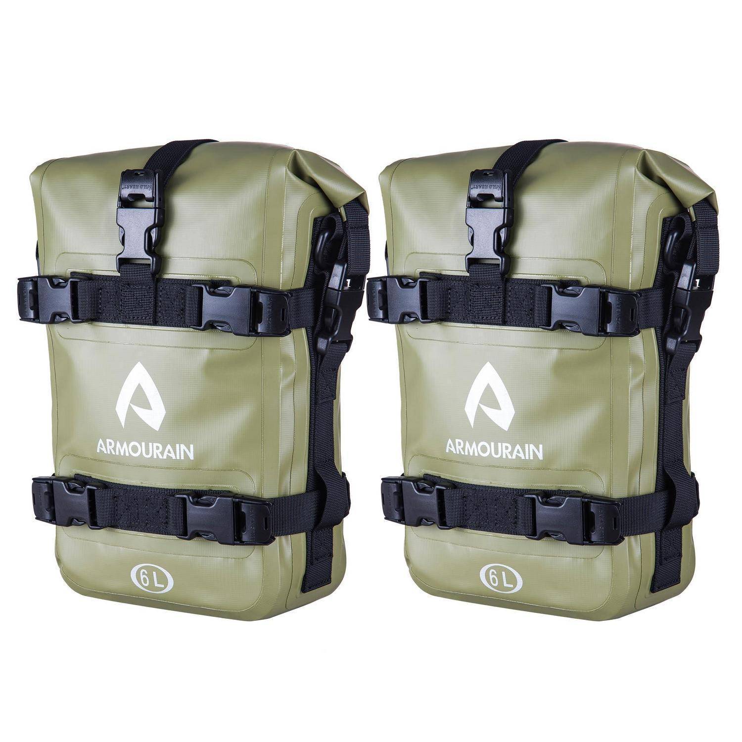 Zwei grüne ARMOURAIN 6L wasserdichte Rollverschluss-Taschen nebeneinander angeordnet mit schwarzen Riemen und Schnallen.