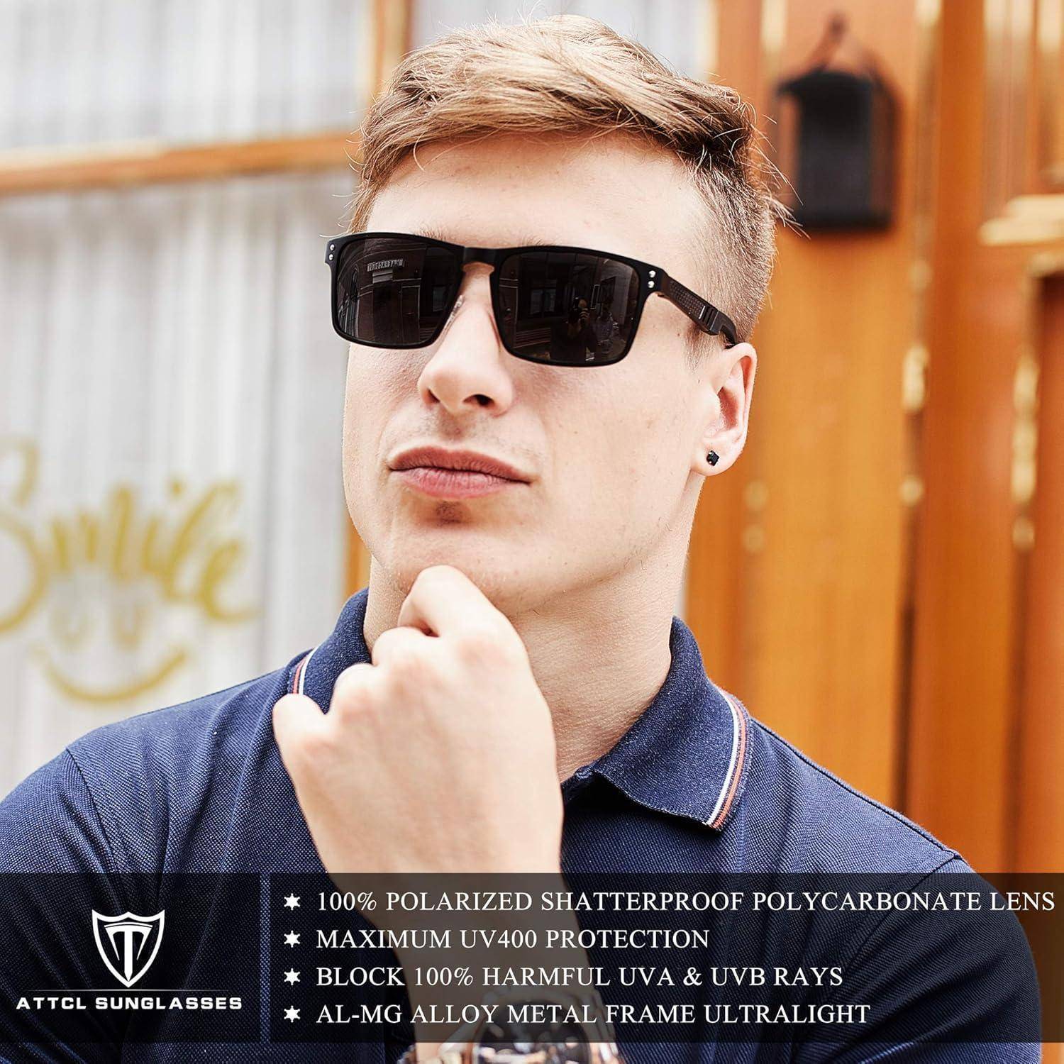 Junger Mann mit schwarzer Sonnenbrille und marineblauem Poloshirt posiert im Freien; Werbungstext bewirbt ATTCL-Sonnenbrillen mit polarisierten, UV400- und bruchsicheren Gläsern.
