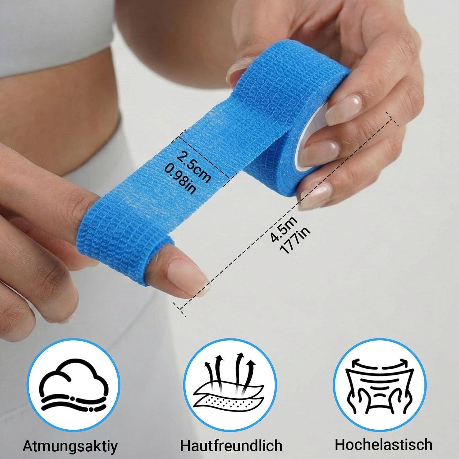 Hände dehnen ein blaues elastisches Verbandsmaterial, beschriftet mit 2,5 cm Breite und 4,5 m Länge, mit Symbolen, die atmungsaktiv, hautfreundlich und hochelastisch anzeigen.
