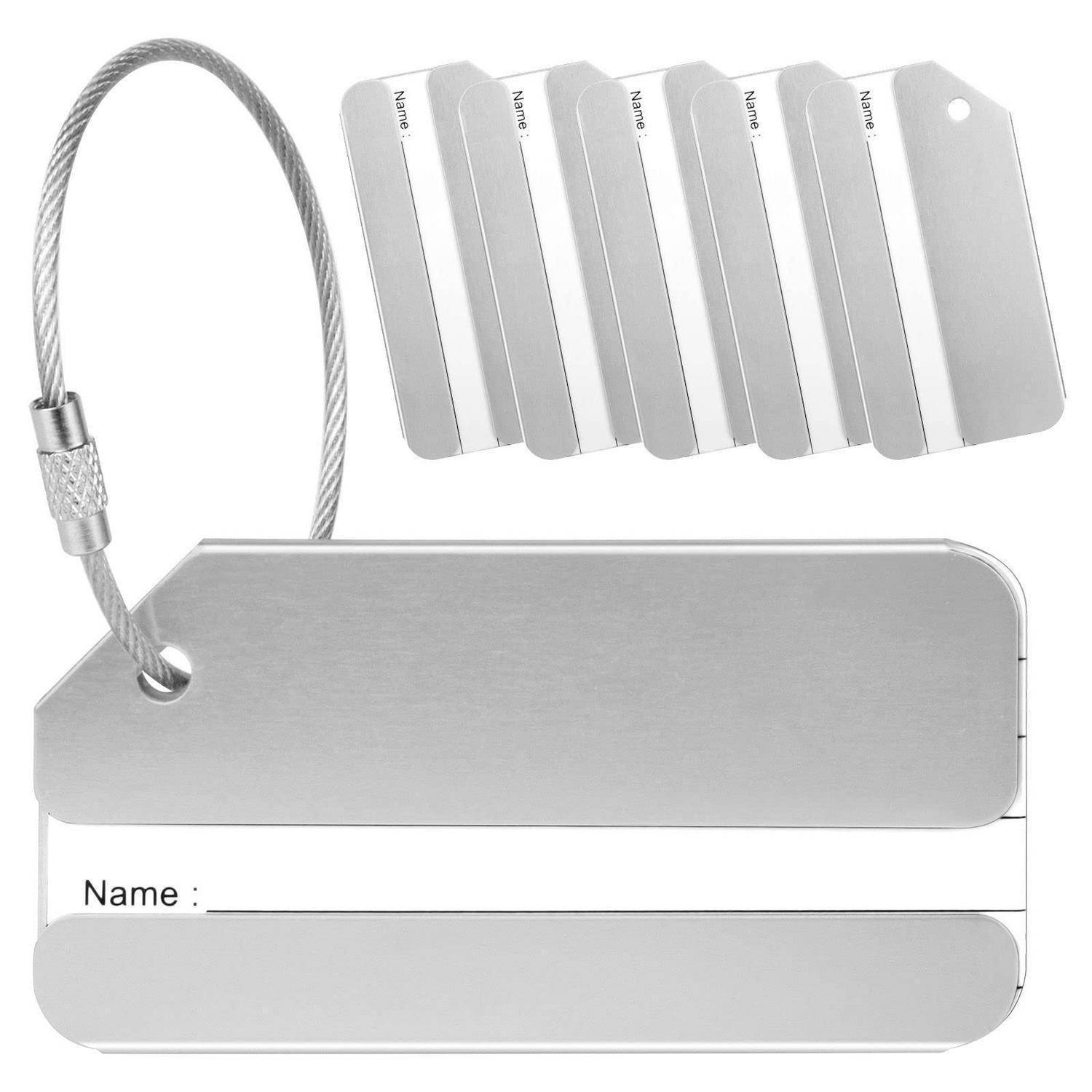 Silberfarbenes Gepäckanhänger aus Metall mit Drahtschlaufe und blankem „Name: