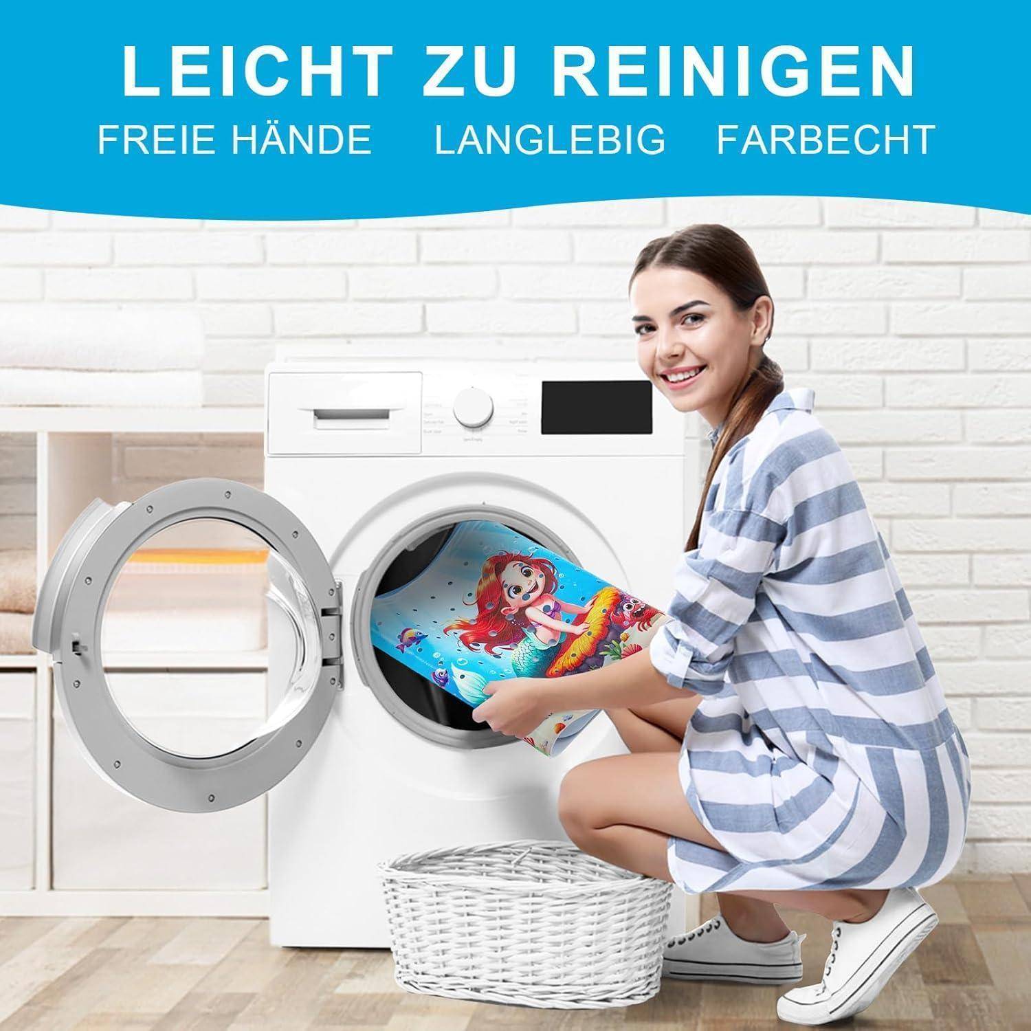 Lächelnde Frau lädt bunte Wäsche in eine offene Frontlader-Waschmaschine; deutscher Text sagt 