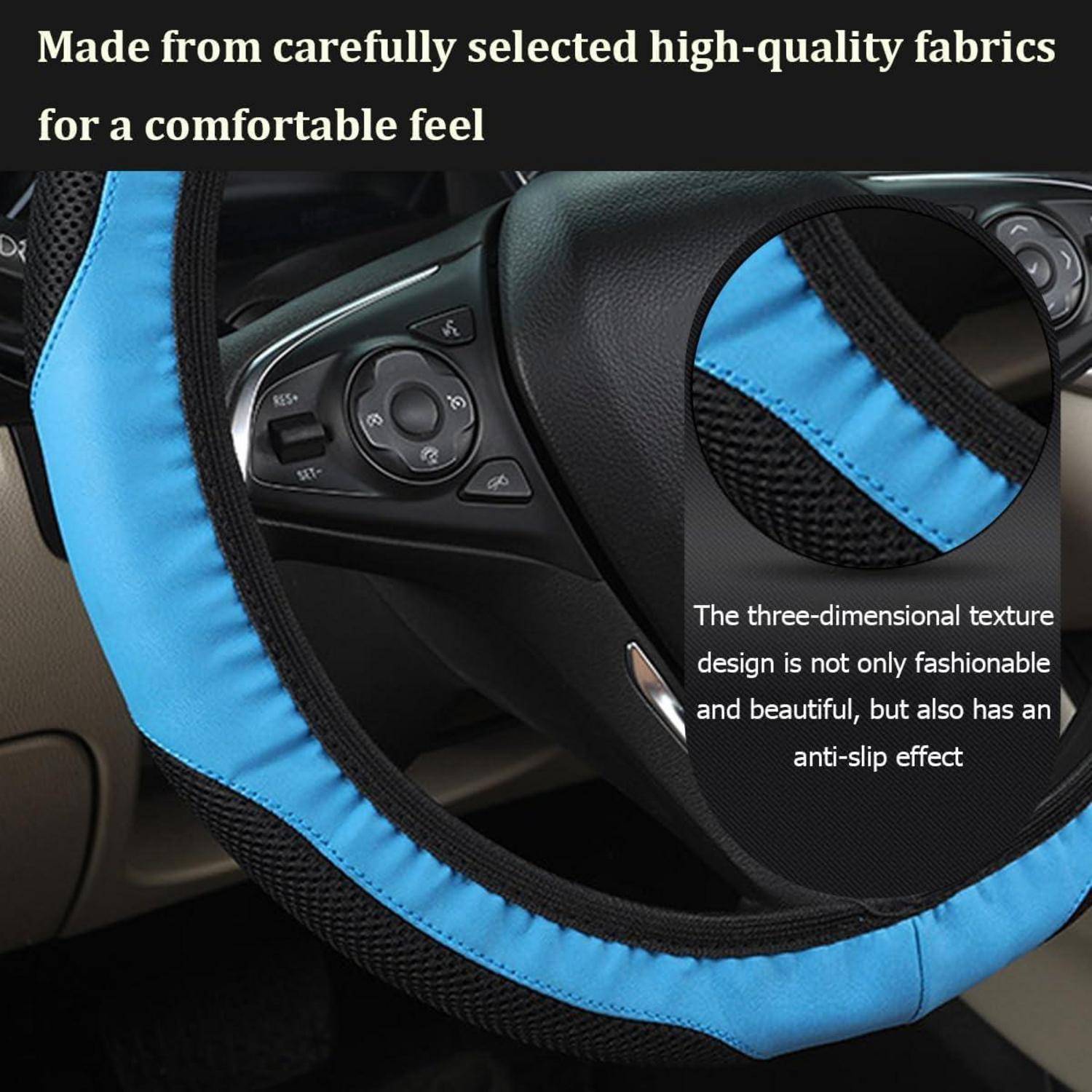 Lenkradabdeckung aus blauem und schwarzem Stoff mit vergrößerter Detailaufnahme, die das strukturierte, rutschfeste Design hervorhebt.