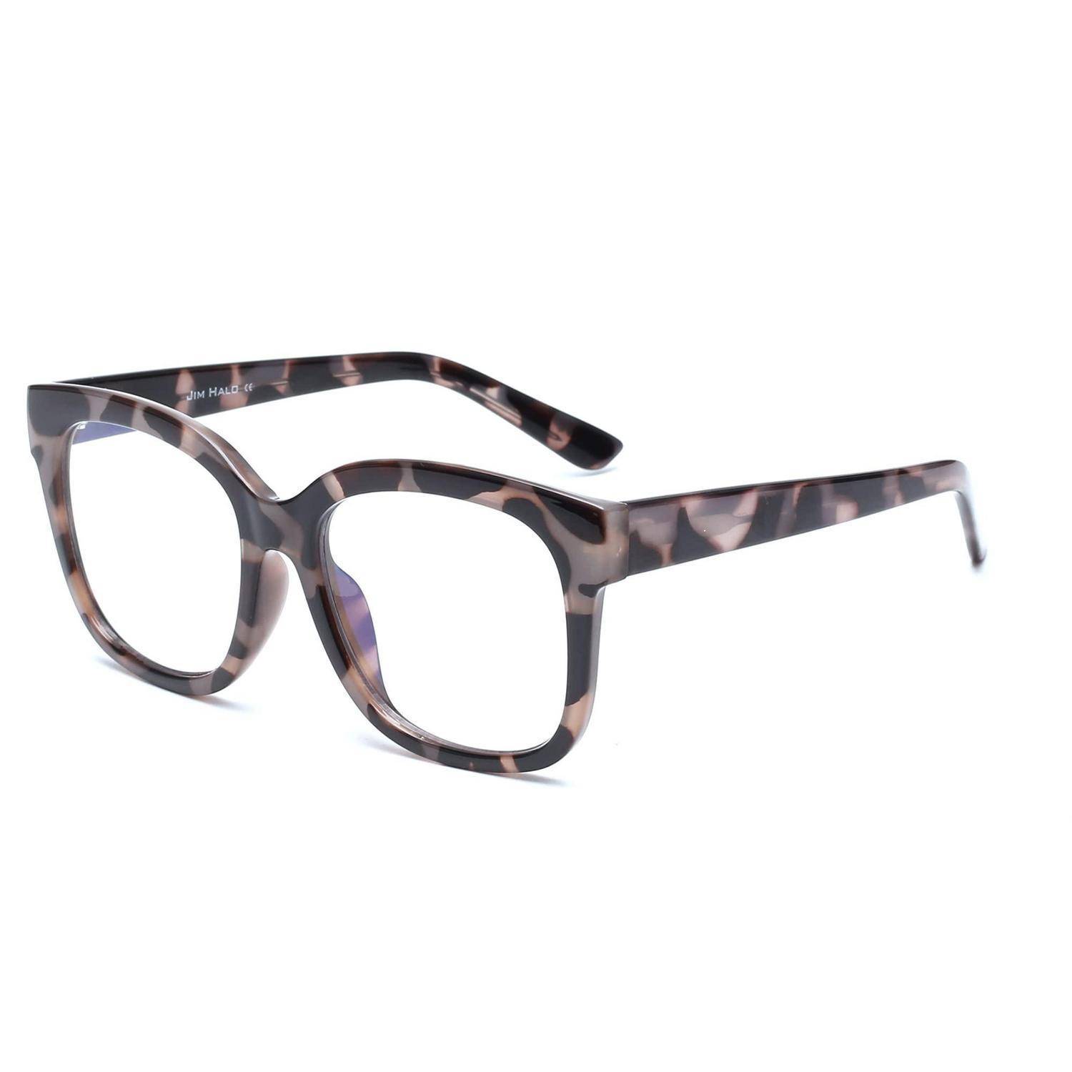Gemusterte Schildpatt-Brille mit dicken quadratischen Rahmen auf weißem Hintergrund.