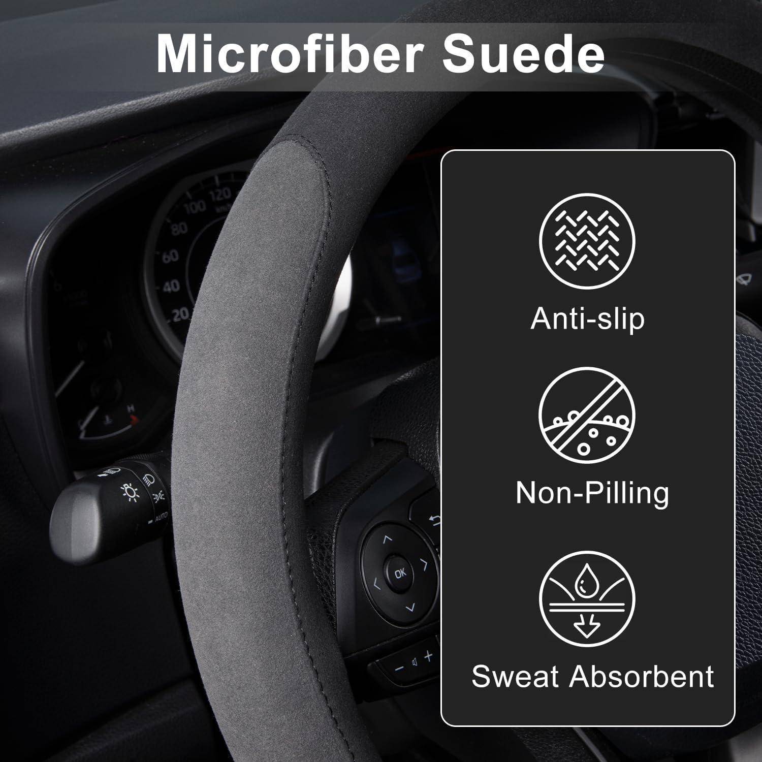 Mikrofaser-Wildleder-Lenkradabdeckung in einem Auto, gekennzeichnet als rutschfest, pillingfrei und schweißabsorbierend.