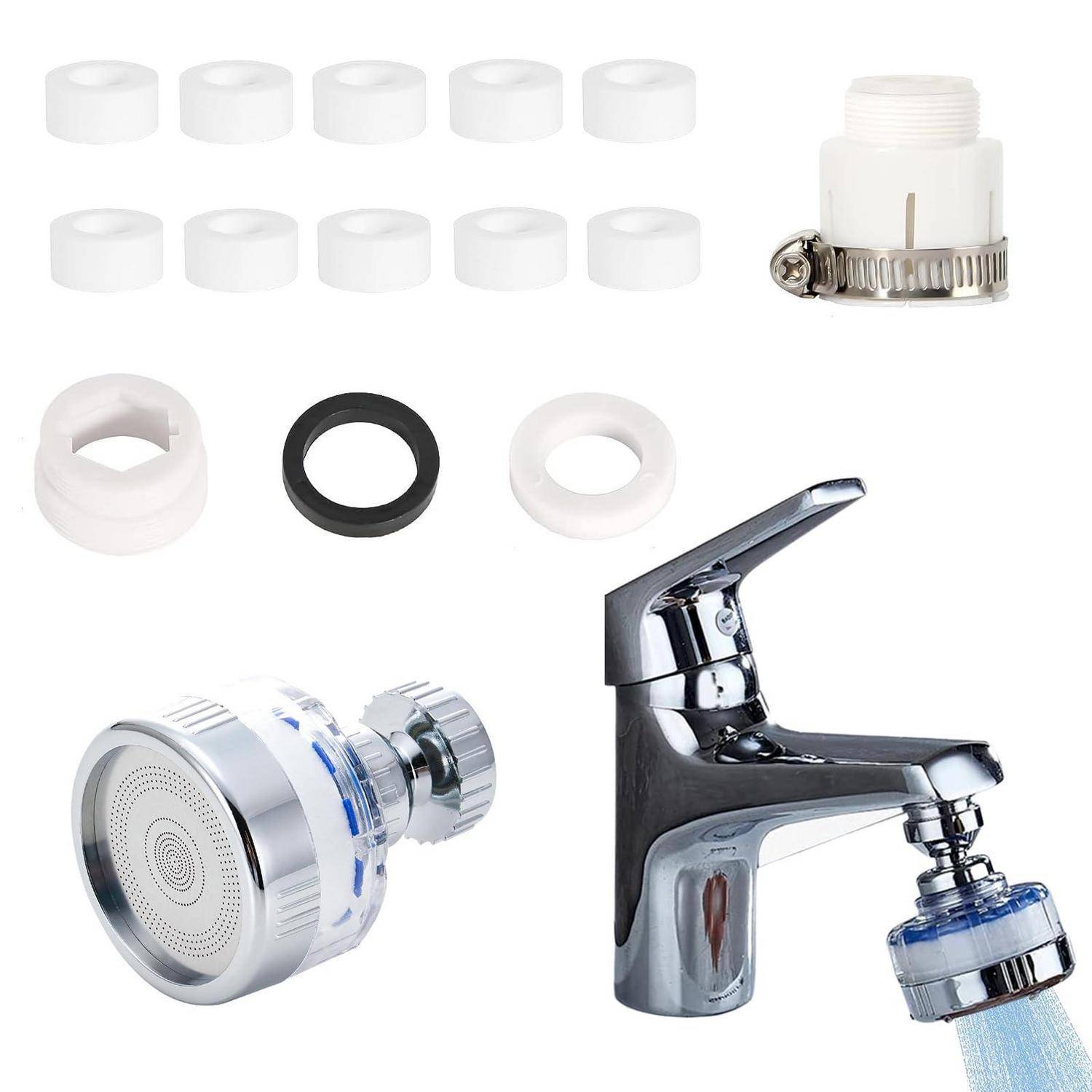 Badezimmer-Wasserhahn-Strahlregler-Set mit mehreren weißen Einsätzen, Dichtungsringen, einer Klemme und einem Strahlregler, der an einem verchromten Wasserhahn befestigt ist und Wasser sprüht.