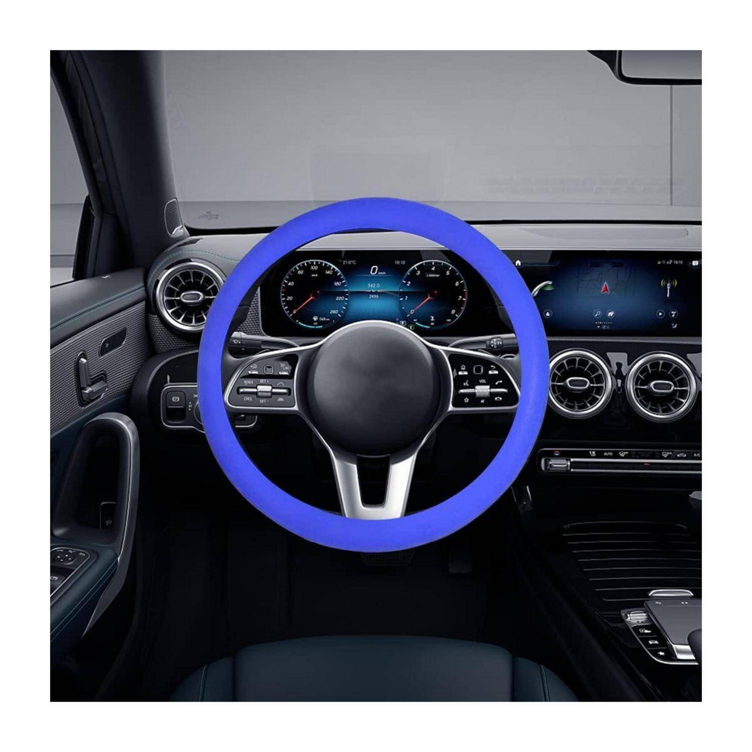 Ansicht des Autoinnenraum-Armaturenbretts mit einem durch einen blauen Kreis hervorgehobenen Lenkrad, zentriert auf das digitale Instrumentencluster und die mittleren Lüftungsöffnungen.