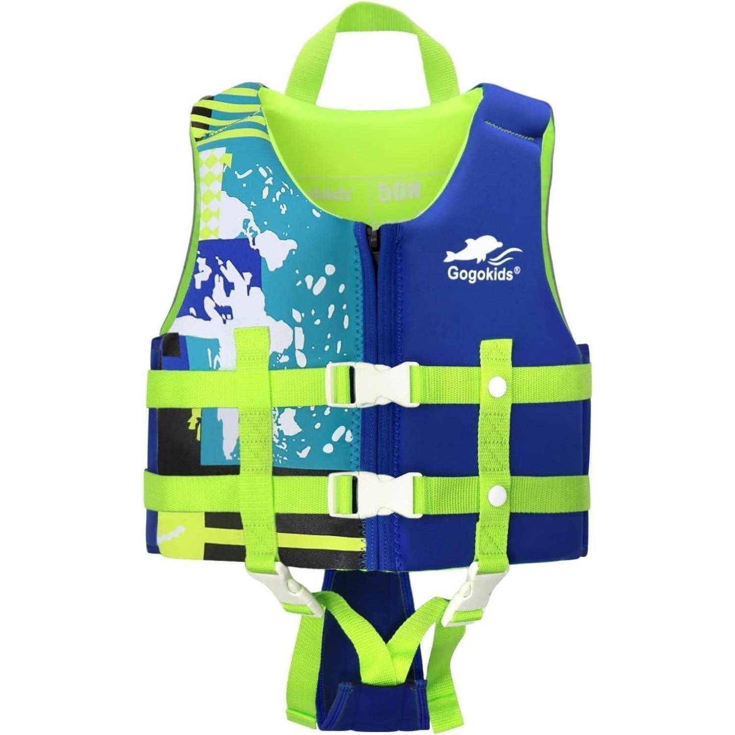 Blaue und grüne Kinder-Schwimmweste mit Frontreißverschluss, Riemenverschlüssen, Griff und Gogokids-Logo.