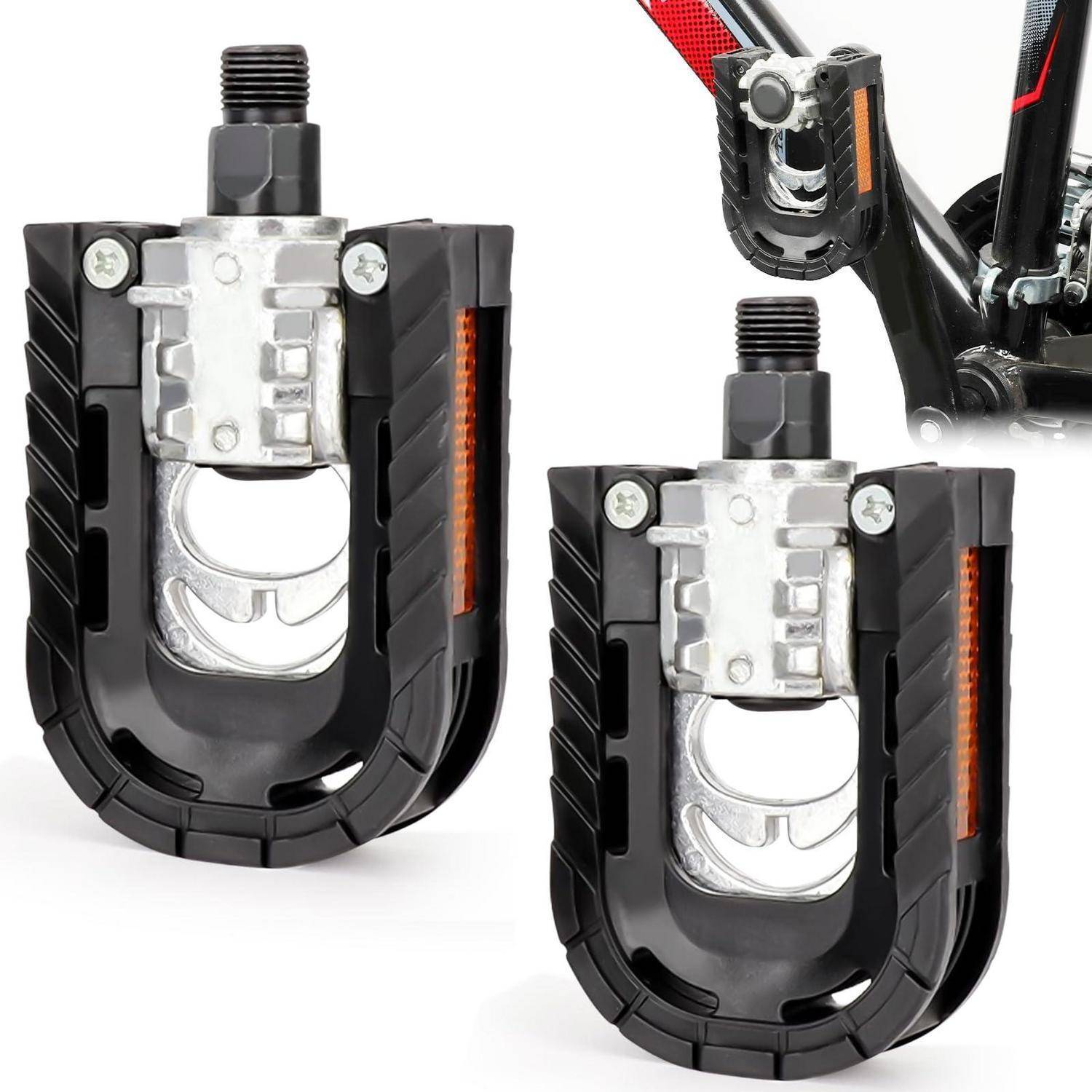 Zwei schwarze Fahrradpedale mit Metallspindeln und orangefarbenen Reflektoren, in Nahaufnahme auf weißem Hintergrund dargestellt.