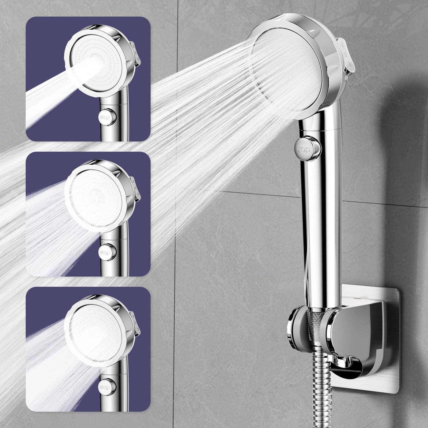 Wandmontierter verchromter Duschkopf mit Wasserspray und drei eingefügte Ansichten, die unterschiedliche Sprüheinstellungen zeigen.