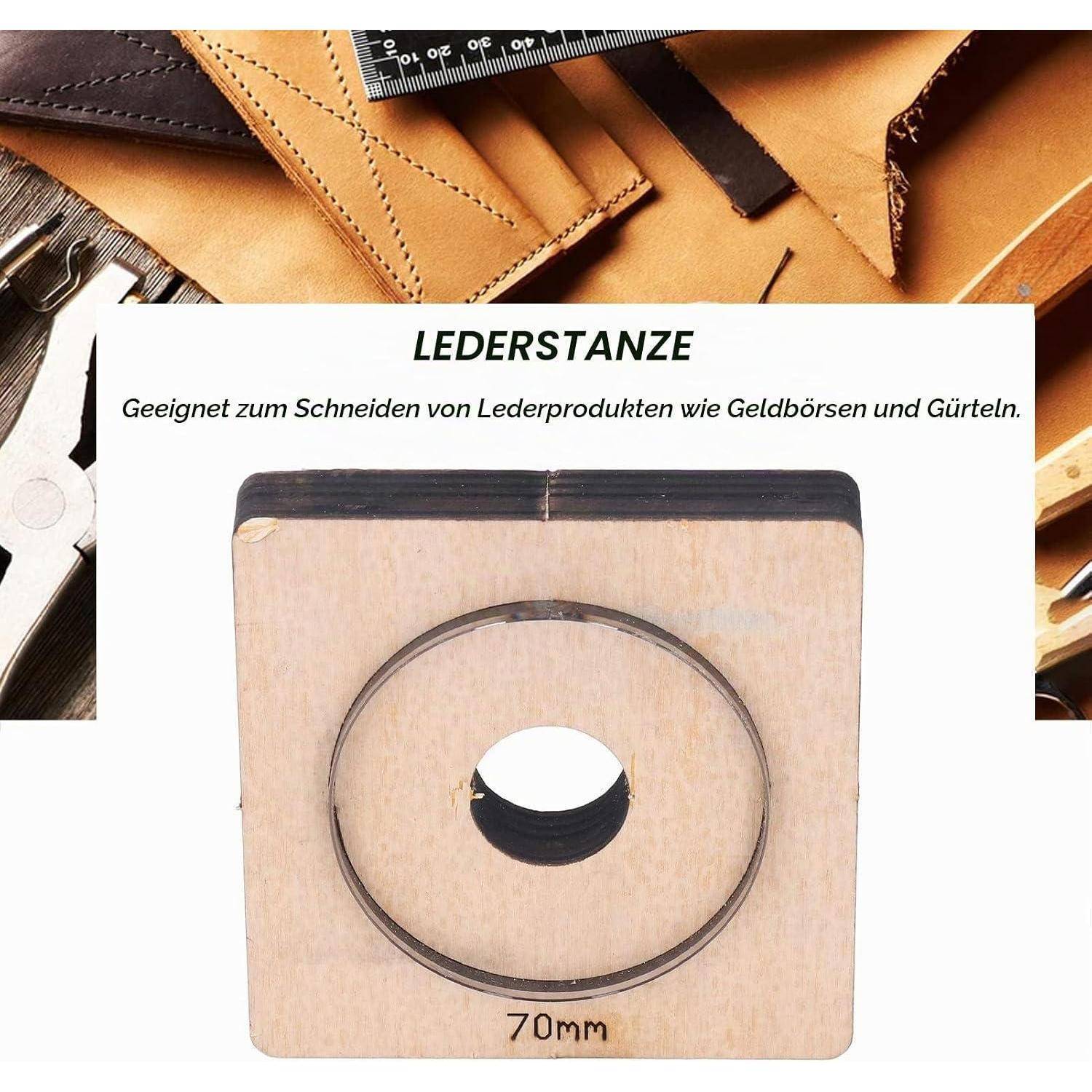 Produktbild einer Lederstanzschablone mit der Bezeichnung „LEDERSTANZE", die eine 70-mm-Schneidführung für Lederwaren wie Geldbörsen und Gürtel zeigt.
