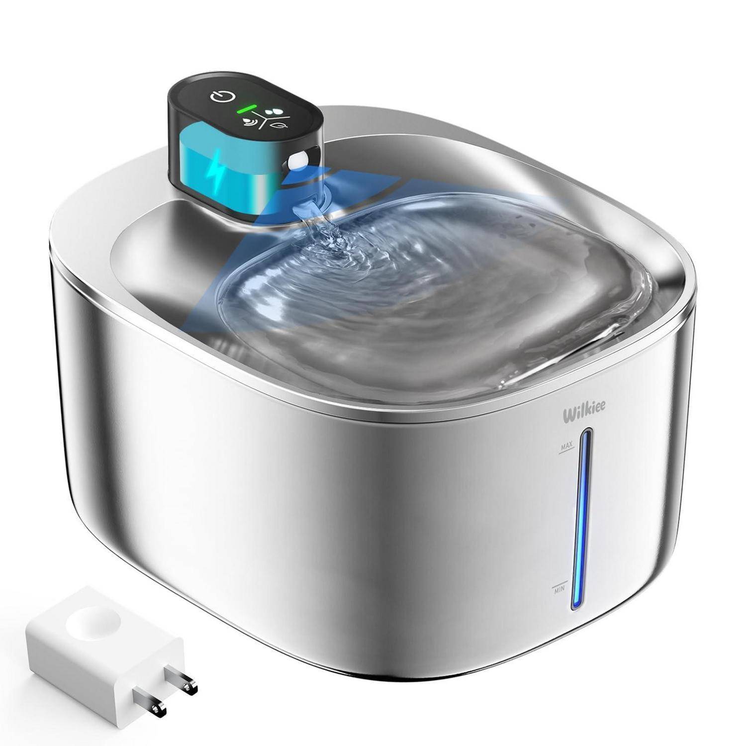 Ultraschall-Luftbefeuchter mit schwarzer oberer Steuereinheit, die Wasser in einen silbernen Behälter vernebelt, abgebildet mit einem weißen Netzteil daneben.