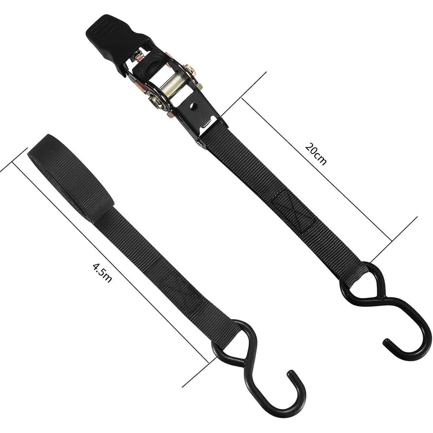 Zwei schwarze verstellbare Spanngurte mit Metallschnallen und Haken, beschriftet mit 20 cm und 4,5 m, auf weißem Hintergrund dargestellt.