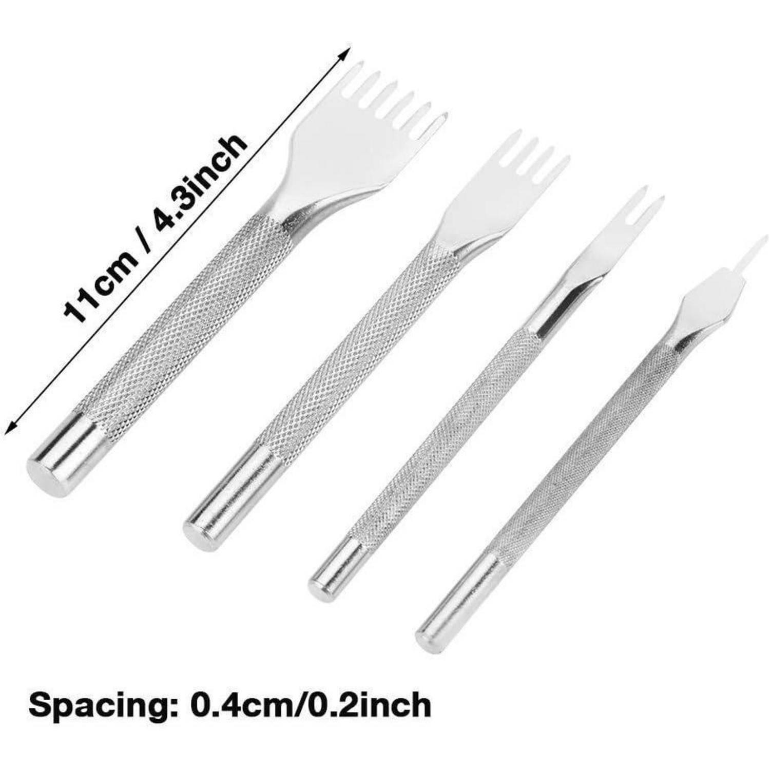 Bild von vier metallenen gabelförmigen Grooming- oder Schnitzwerkzeugen, diagonal angeordnet, gekennzeichnet mit 11 cm/4,3 Zoll Länge mit 0,4 cm/0,2 Zoll Abstand.