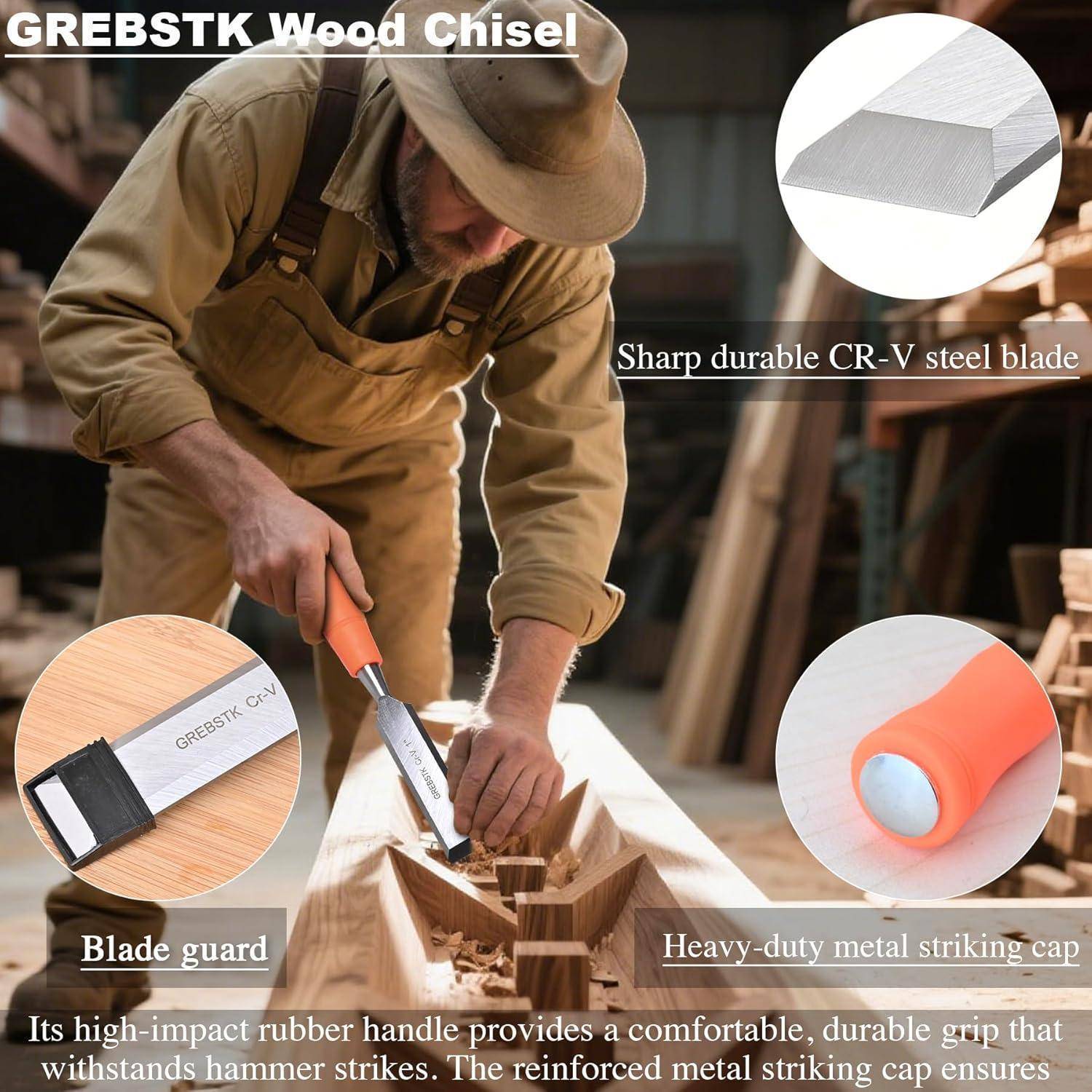 Person benutzt einen GRESTK Holzmeißel an einem Holzbalken in einer Werkstatt; Beschriftungen heben eine scharfe CR-V Stahlklinge, Klingenschutz und einen Gummigriff mit metallischer Schlagkappe hervor.