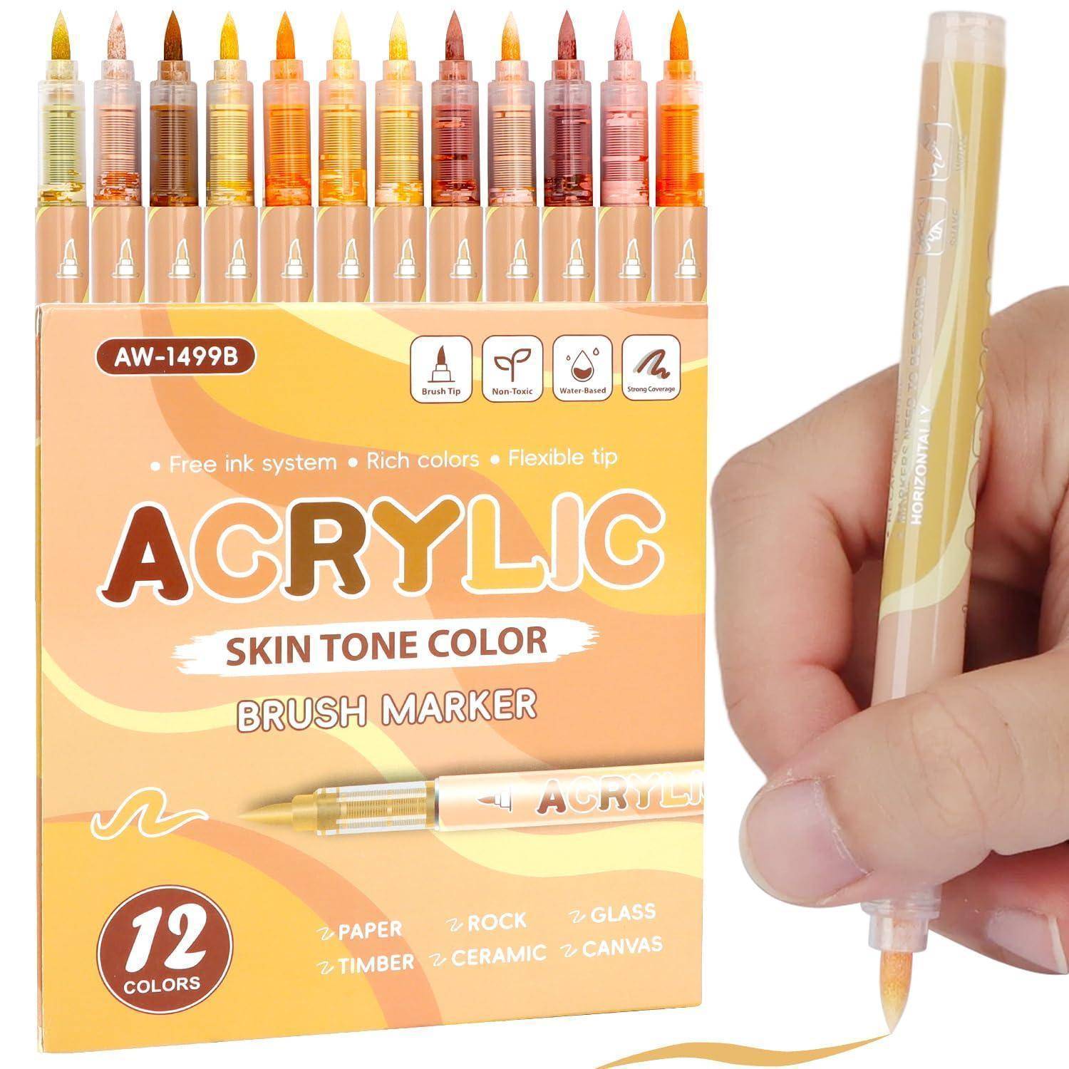 Schachtel mit 12 hautfarbenen Acryl-Pinselmarkern neben einer Hand, die einen Marker hält; die Verpackung beschriftet sie als „ACRYL-HAUTFARBE-PINSELMARKER