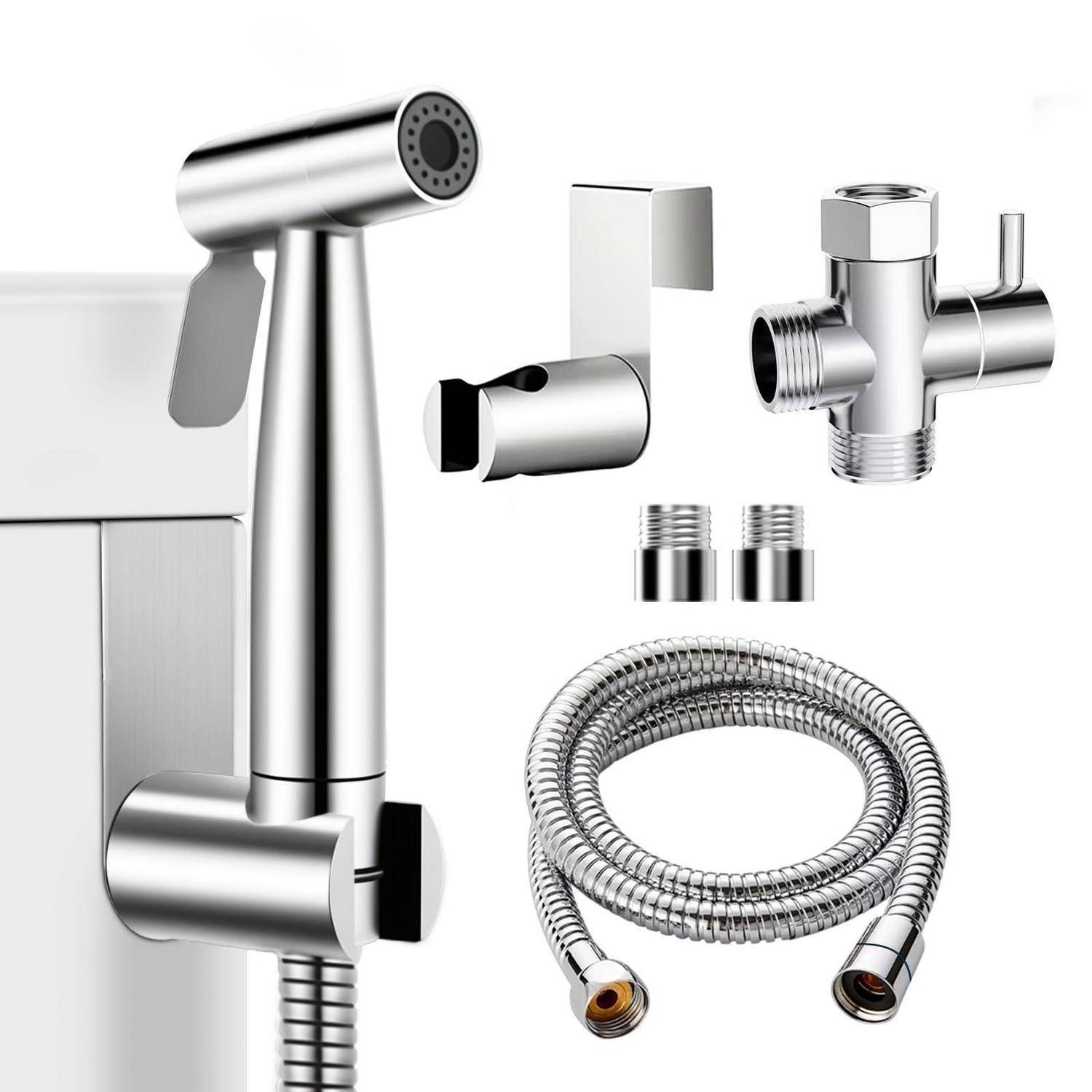 Chrome-Bidet-Sprayer-Set mit tragbarer Düse, Wandhalterung, Umschaltventil, Adaptern und Spiralschlauch auf weißem Hintergrund.