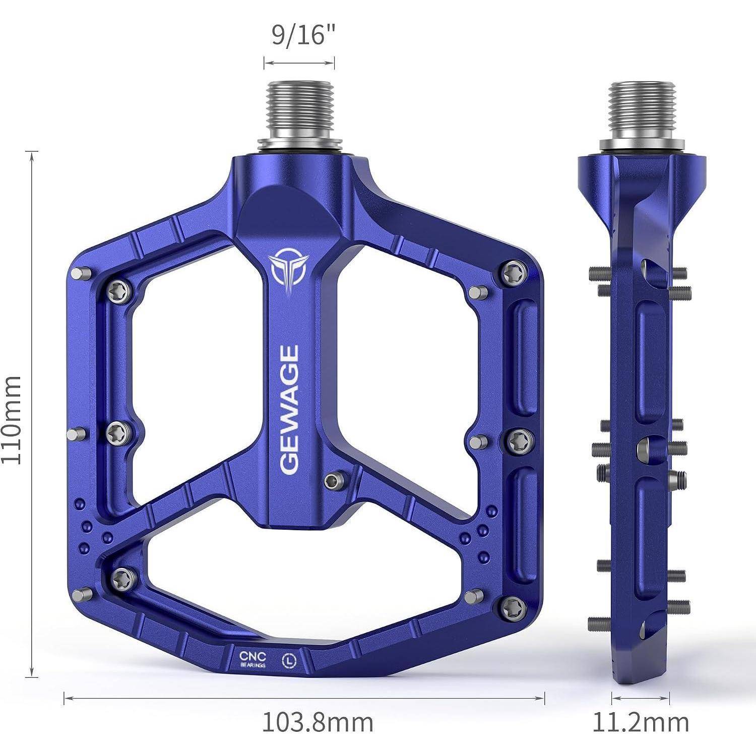 Blaues flaches Fahrradpedal gezeigt in Vorder- und Seitenansicht mit beschrifteten Abmessungen von 110 mm Höhe, 103,8 mm Breite, 11,2 mm Dicke und 9/16 Zoll Gewinde.
