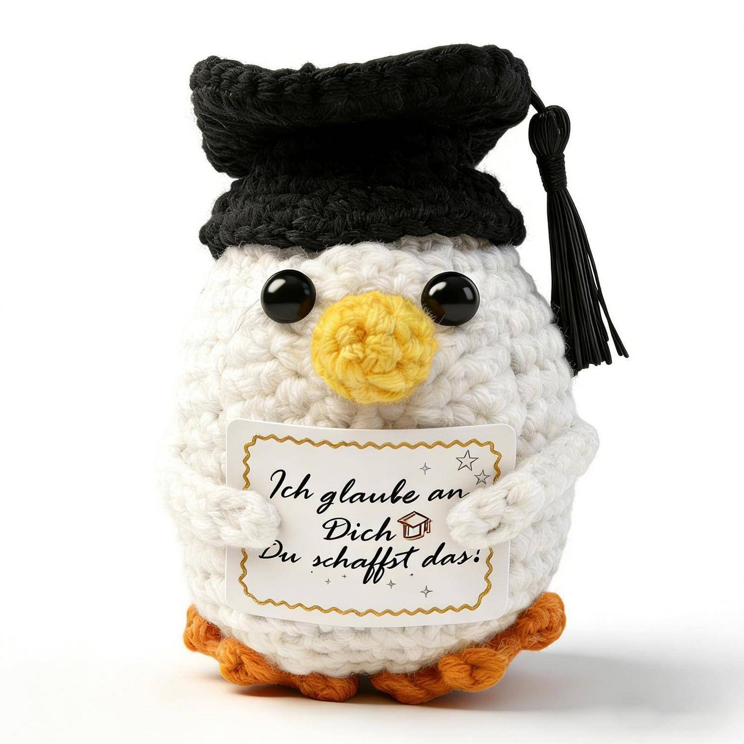 Gehäkelte Eulenfigur in einer Graduierungsmütze, die ein Schild mit der Aufschrift „Ich glaube an Dich Du schaffst das!