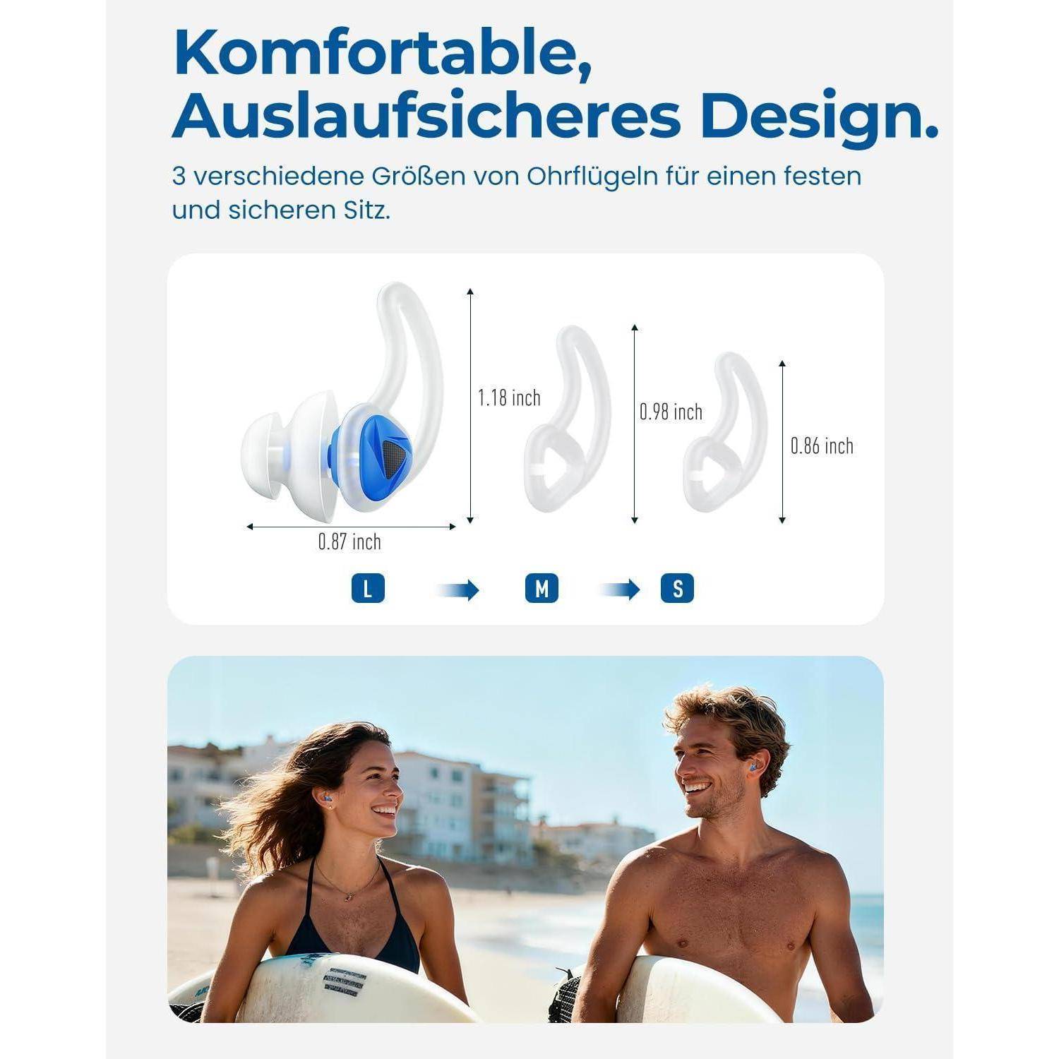 Grafik eines deutschen Produkts, die bequeme, sichere Ohrstöpsel in drei Größen (L, M, S) mit Abmessungen zeigt, sowie ein lächelndes Paar, das Surfbretter an einem Strand hält.